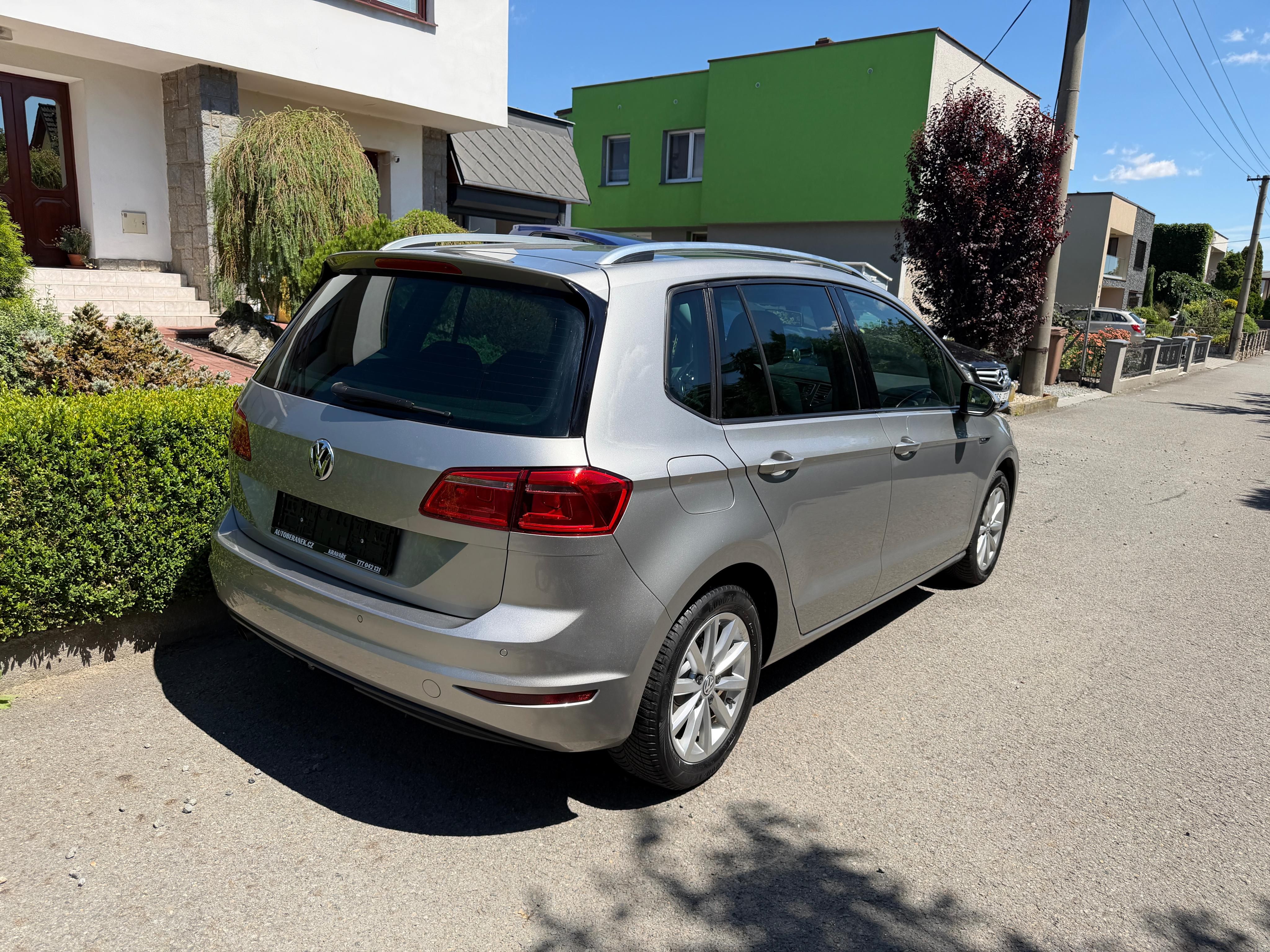 Volkswagen Golf Sportsvan, 1.2 TSI 81KW  LOUNGE - fotka 2