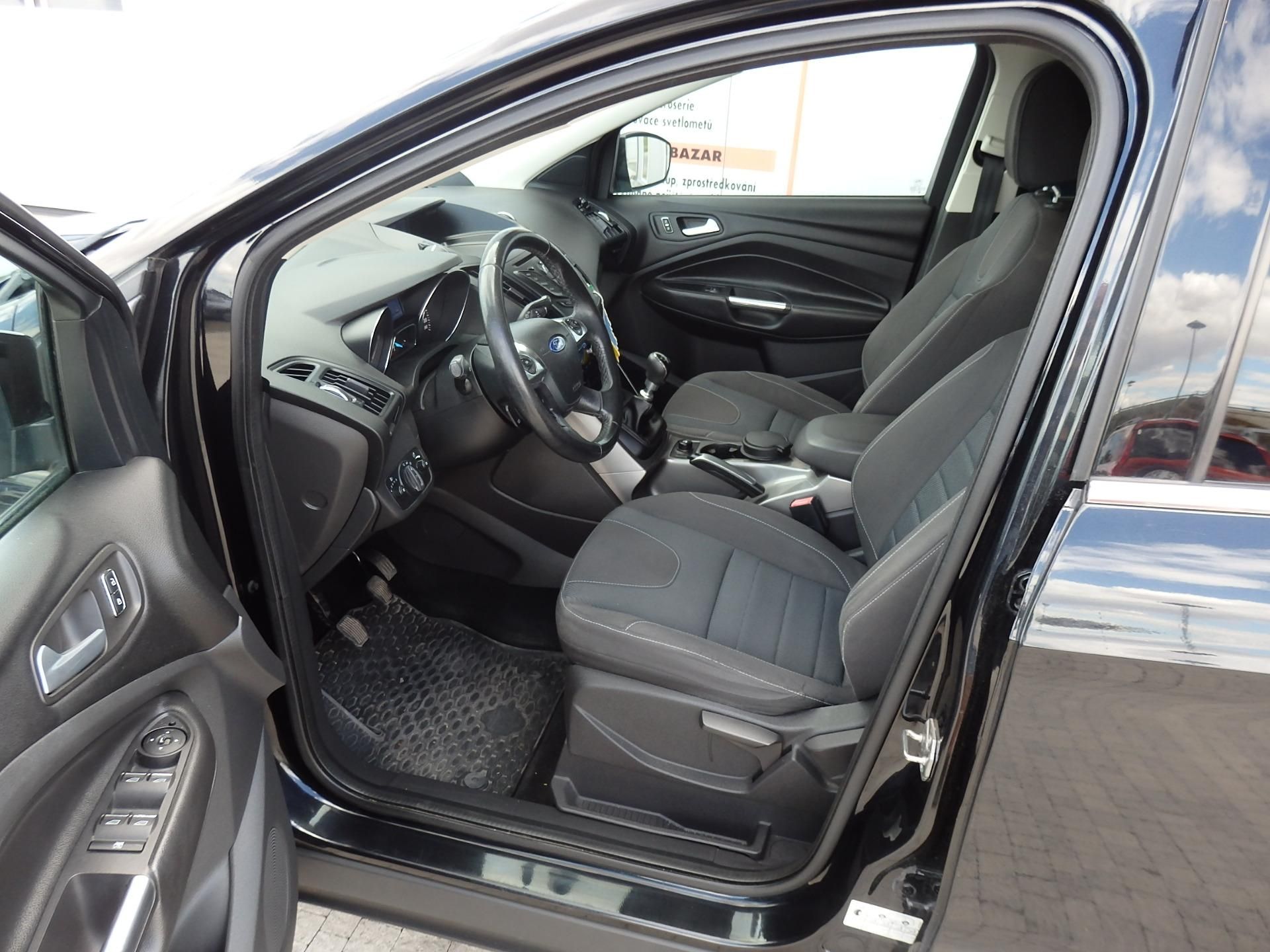 Ford Kuga, 2.0 TDCI 103 kW NAVIGACE - fotka 6