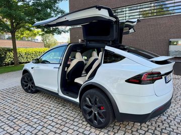 TESLA MODEL X PLAID