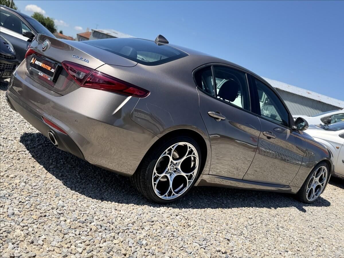 Alfa Romeo Giulia, 2,2 A/T 110kW BIXENON KŮŽE - fotka 5