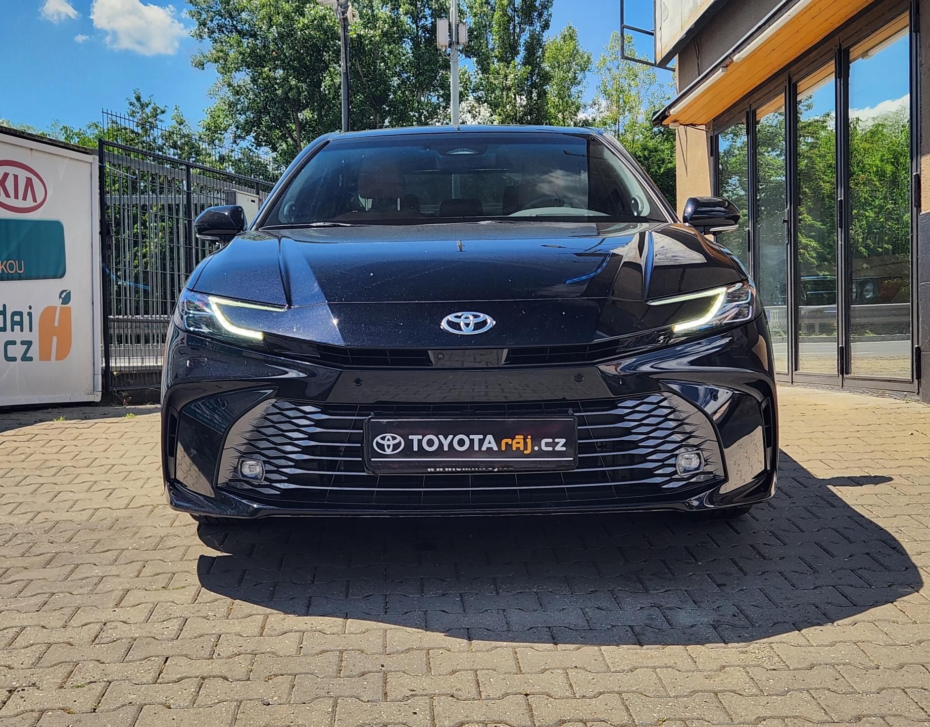 Toyota Camry, 2.5-1.MAJ.-HYBRID-MAX VÝBAVA - fotka 2