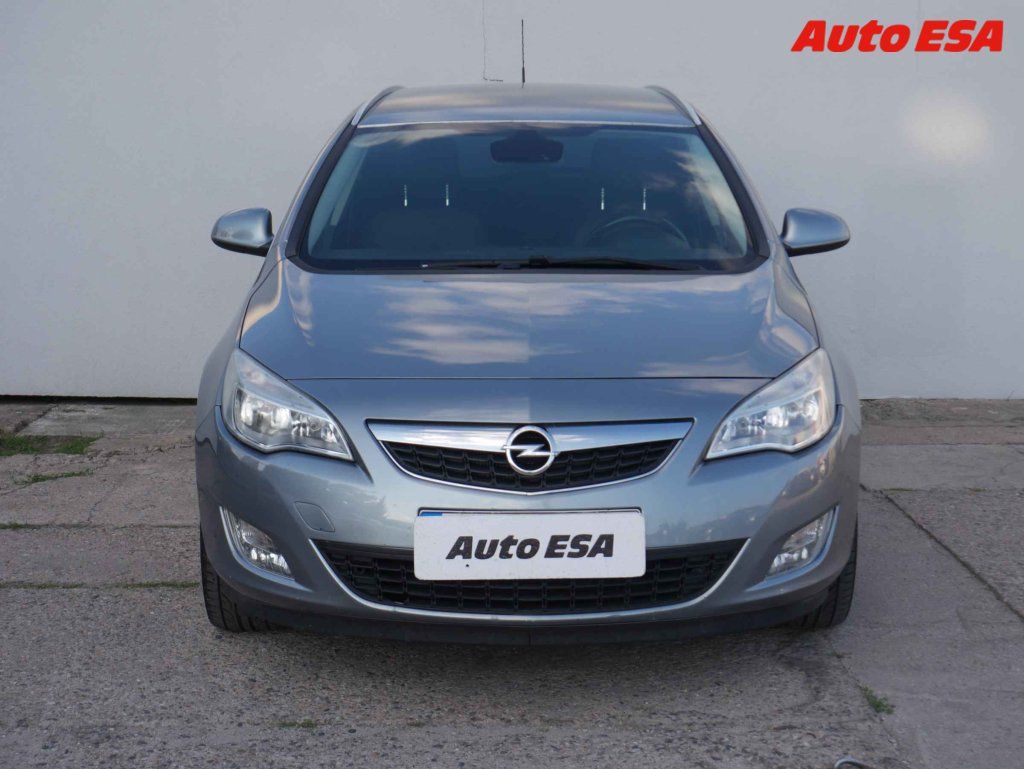 Opel Astra, 1.4 Turbo - fotka 2