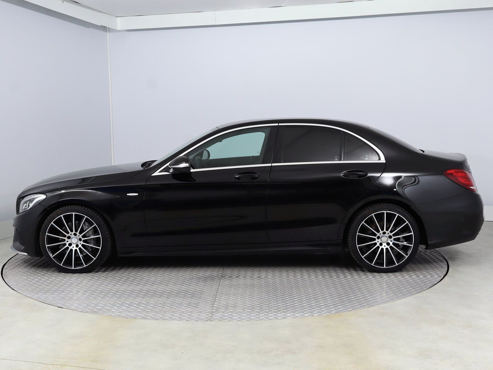 Mercedes-Benz Třídy C, 300 h, AMG Style, Automat - fotka 3