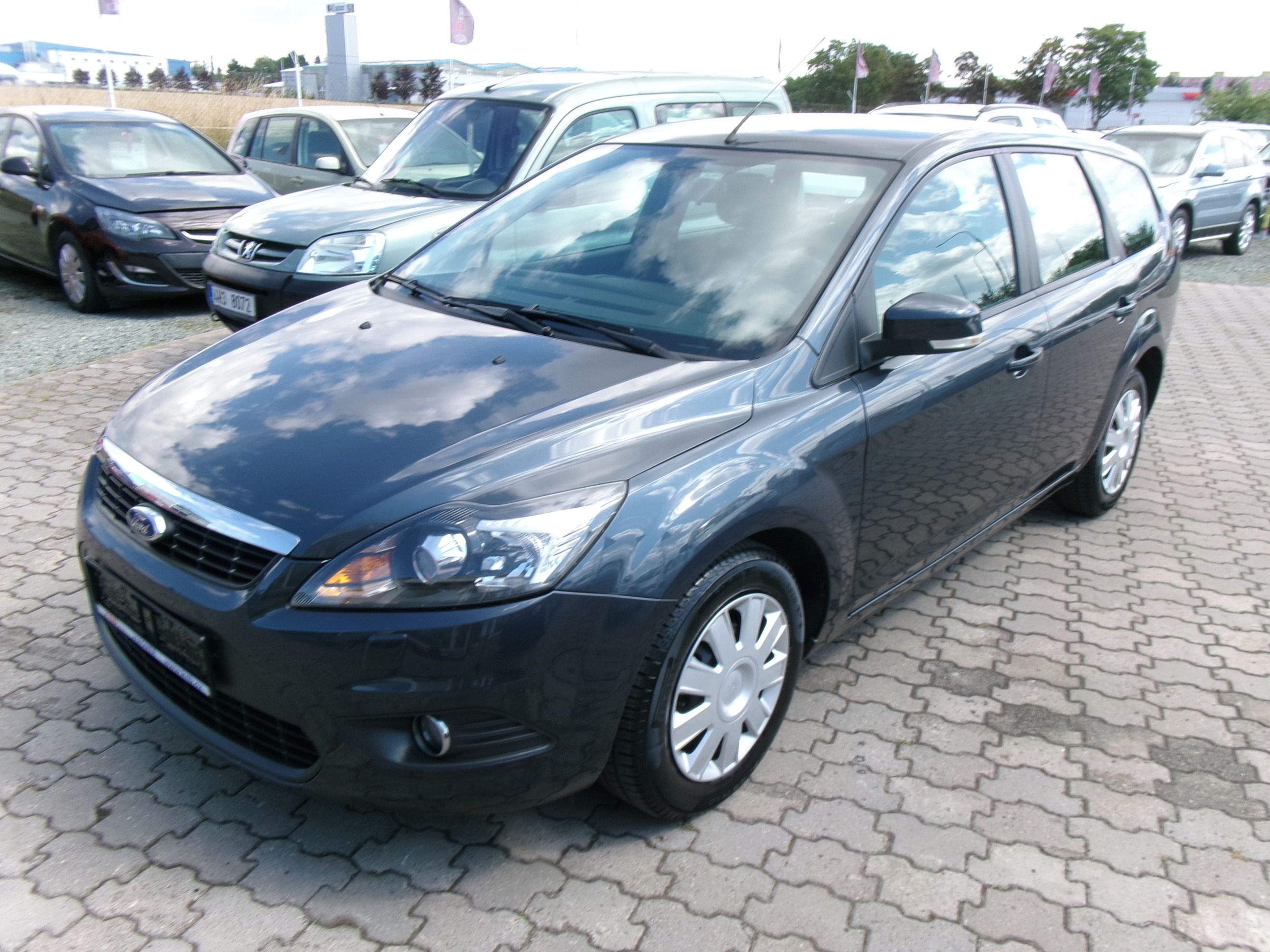 Ford Focus, 1.8I 1.MAJ.SERVISKA,2X KOLA - fotka 3