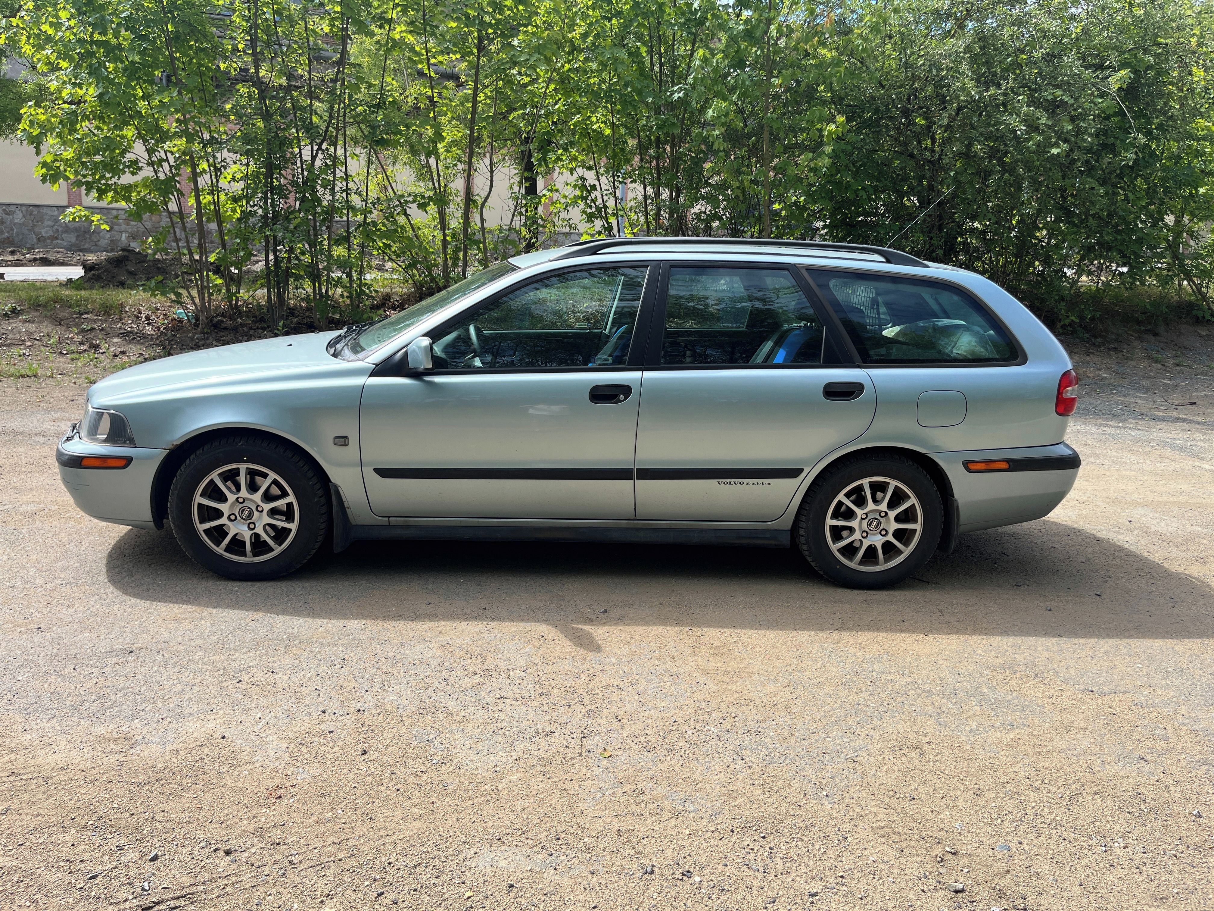 Volvo V40, 1.9D 75kw 2x alu po servisu - fotka 2