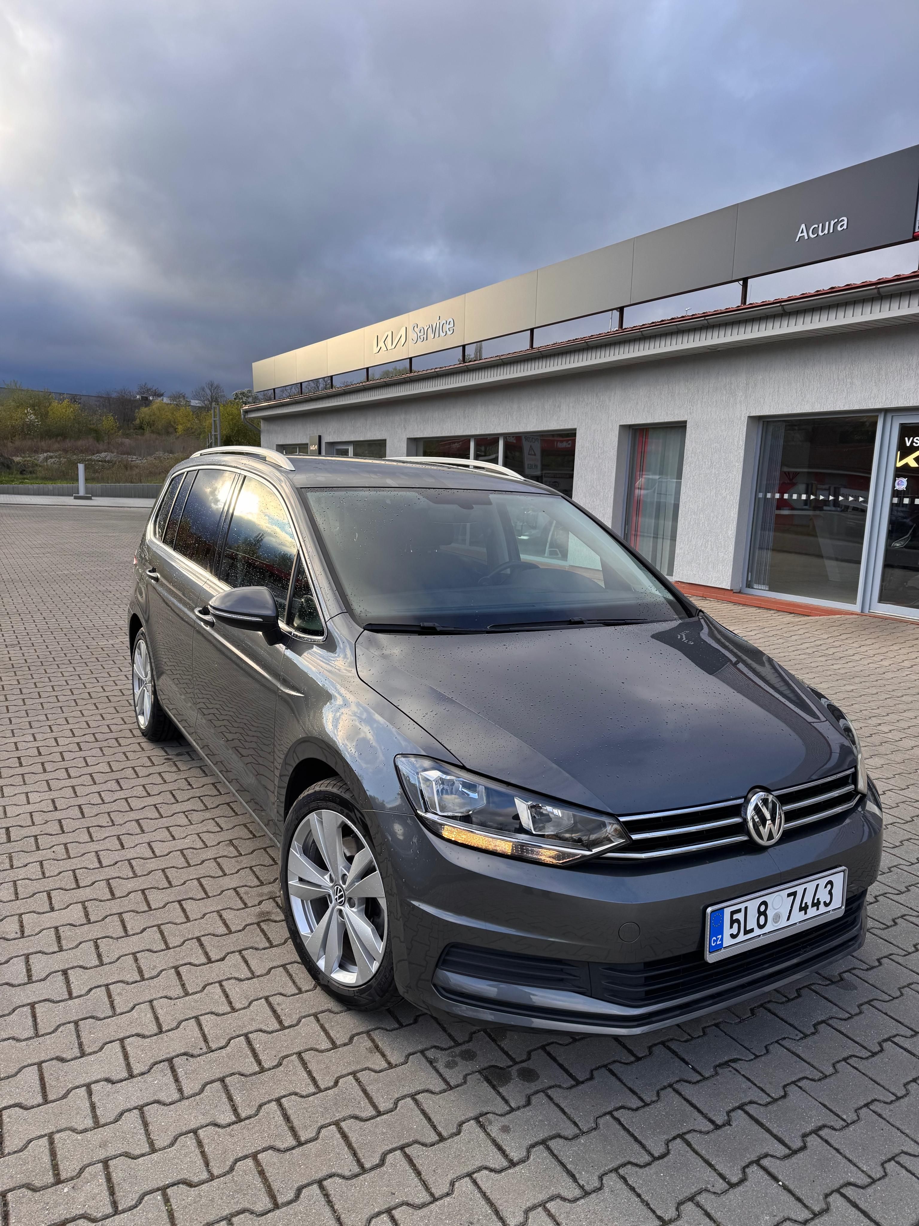 Volkswagen Touran, 1