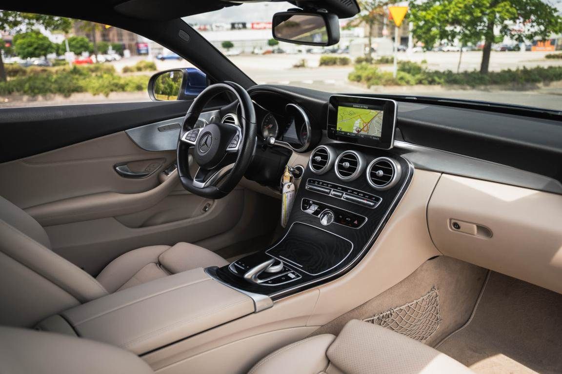 Mercedes-Benz Třídy C, 300, Automat, Kůže, Navi - fotka 3