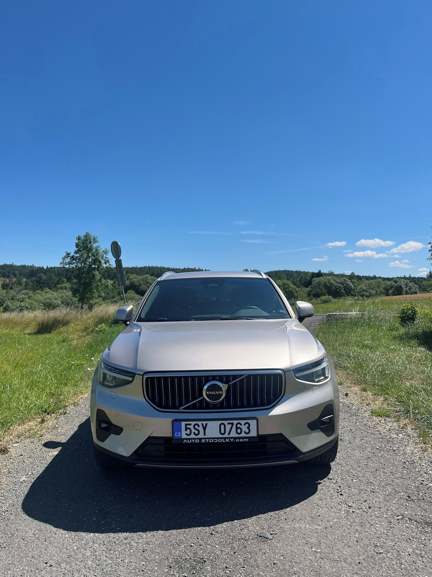 Volvo XC40, VOLVO XC40 B3 FWD AUT PLUS - fotka 2