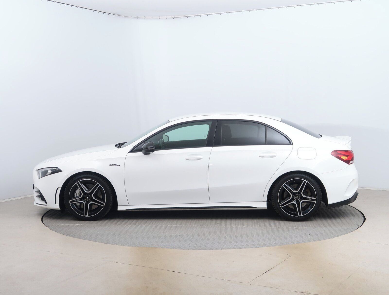 Mercedes-Benz Třídy A, 35 AMG 4MATIC, AMG line, 4X4 - fotka 3