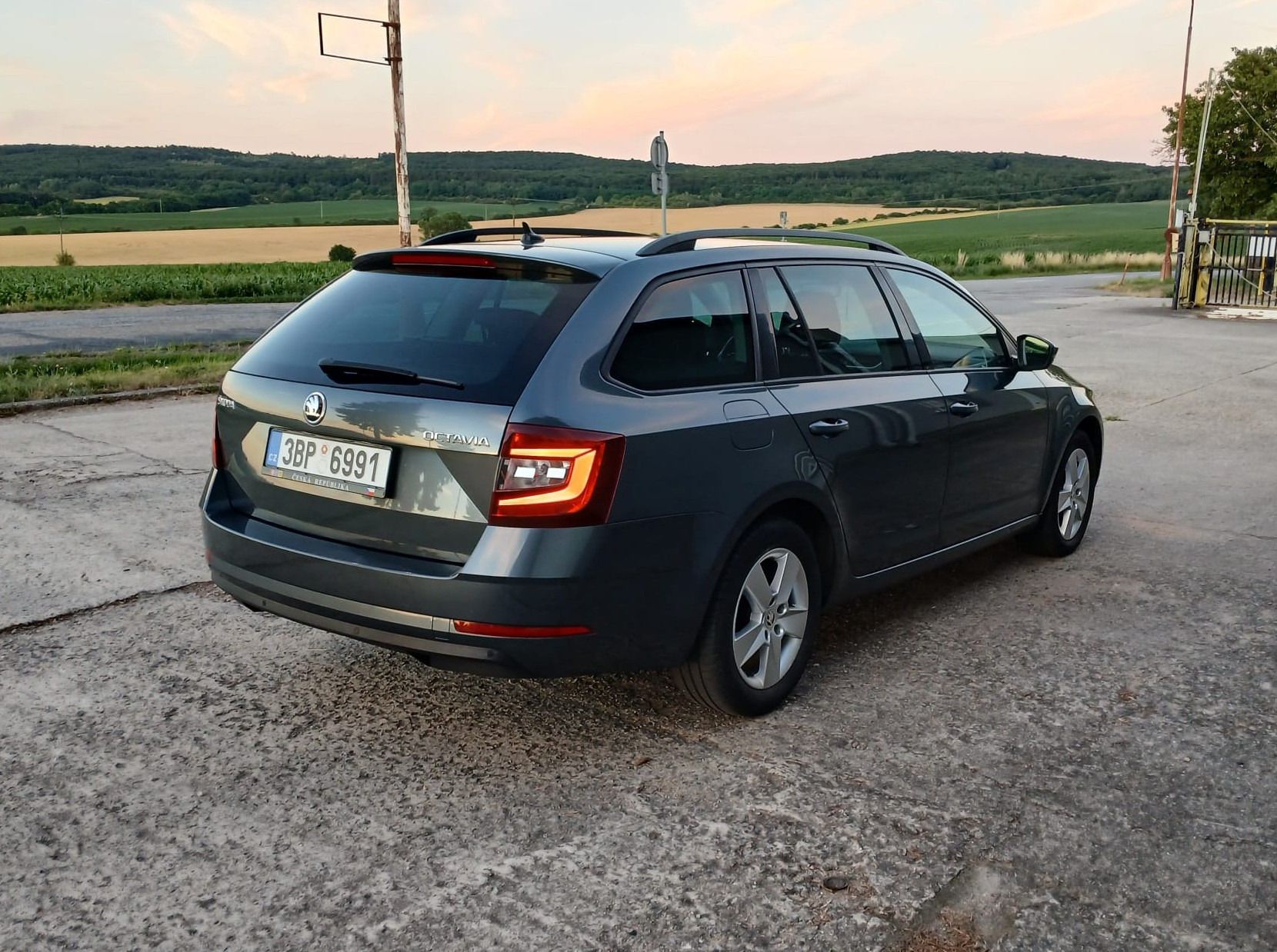 Škoda Octavia, 110kW,FULL LED,ROZVODY,199tkm - fotka 6