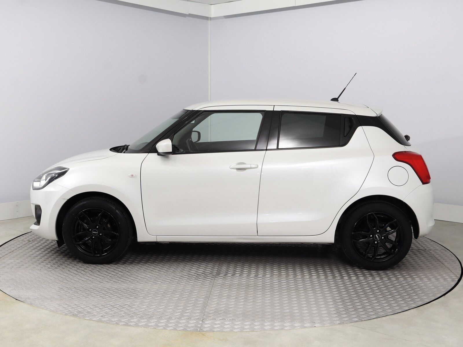 Suzuki Swift, 1.2, ČR,1.maj, Serv.kniha - fotka 3