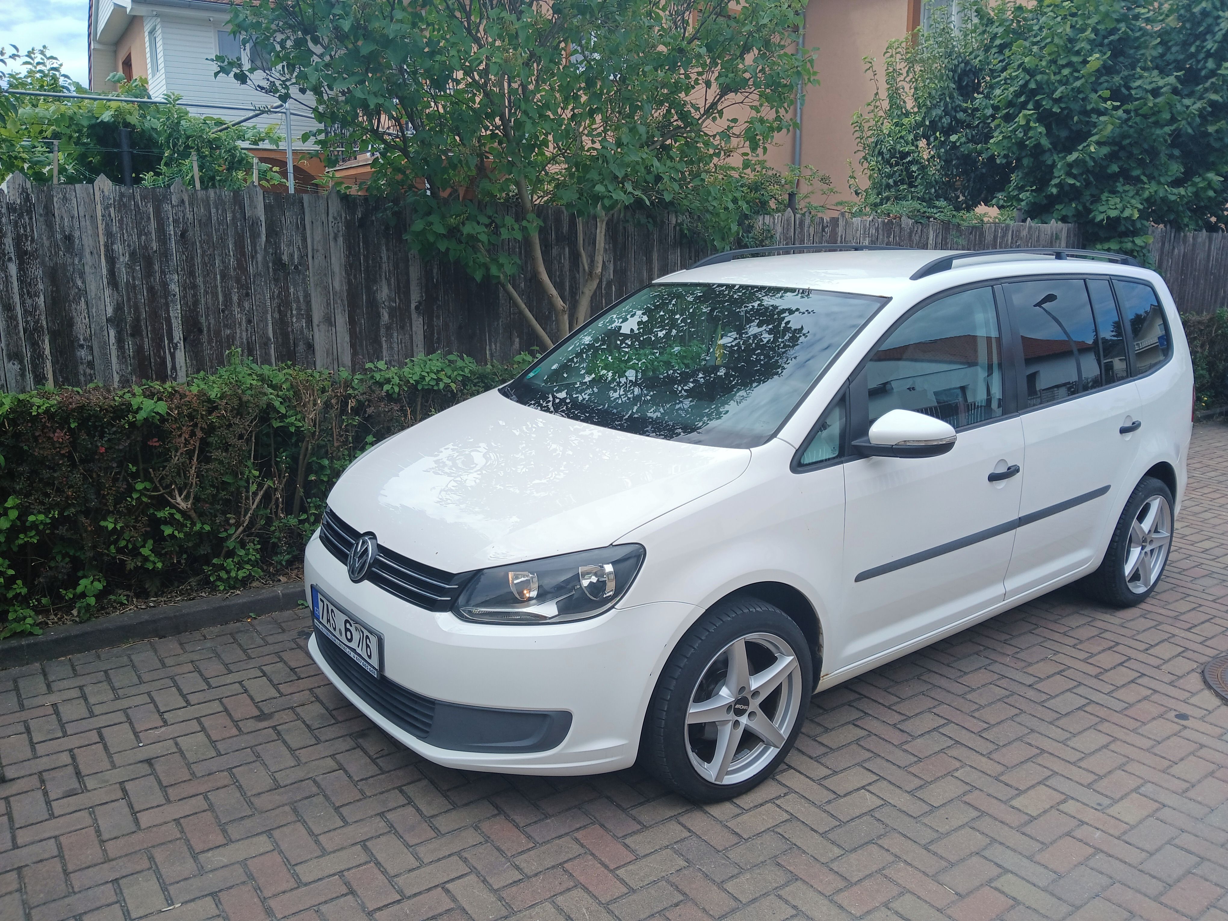 Volkswagen Touran - fotka 5