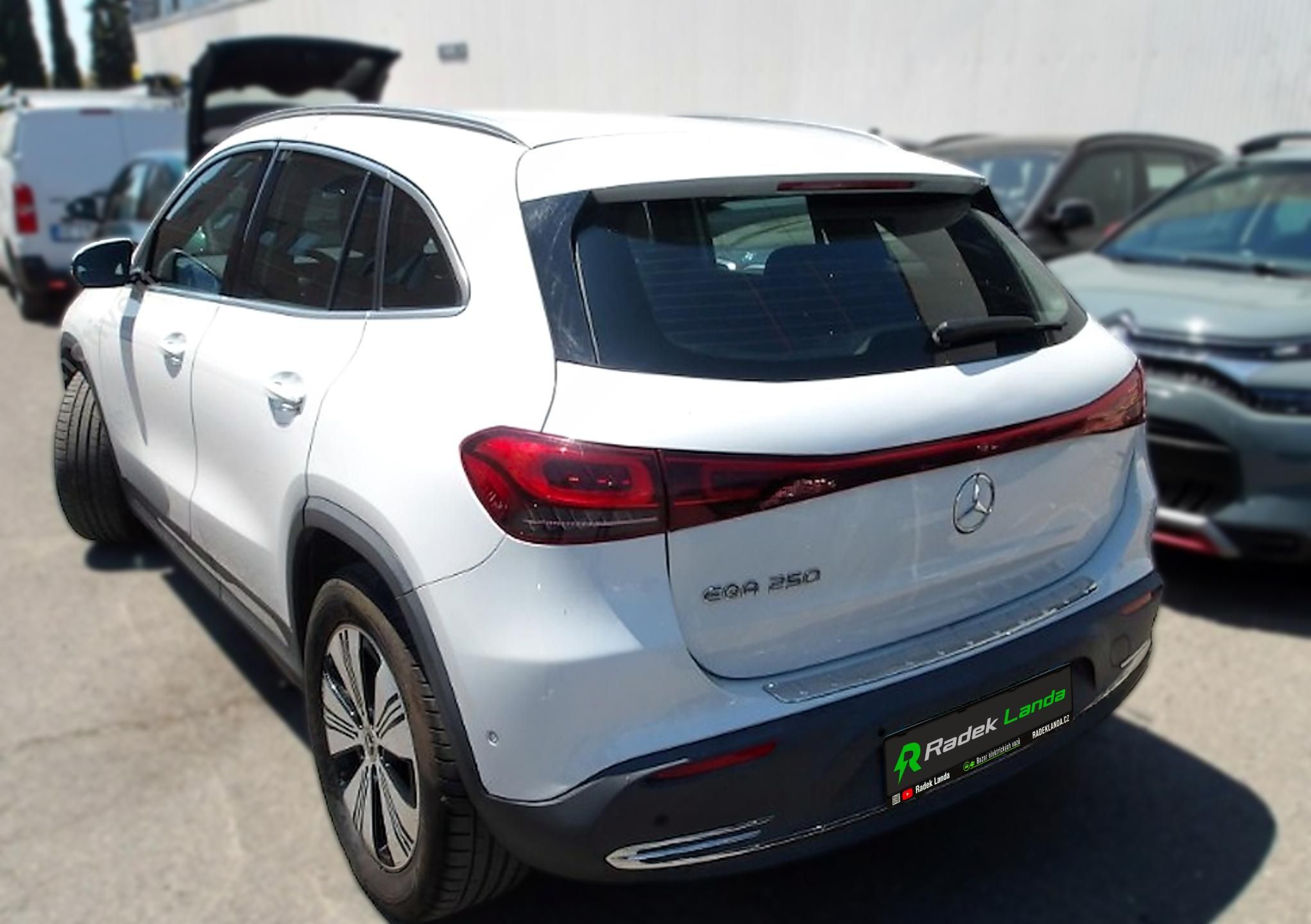 Mercedes-Benz EQA, EQA 250 Sport 66 kWh - fotka 3