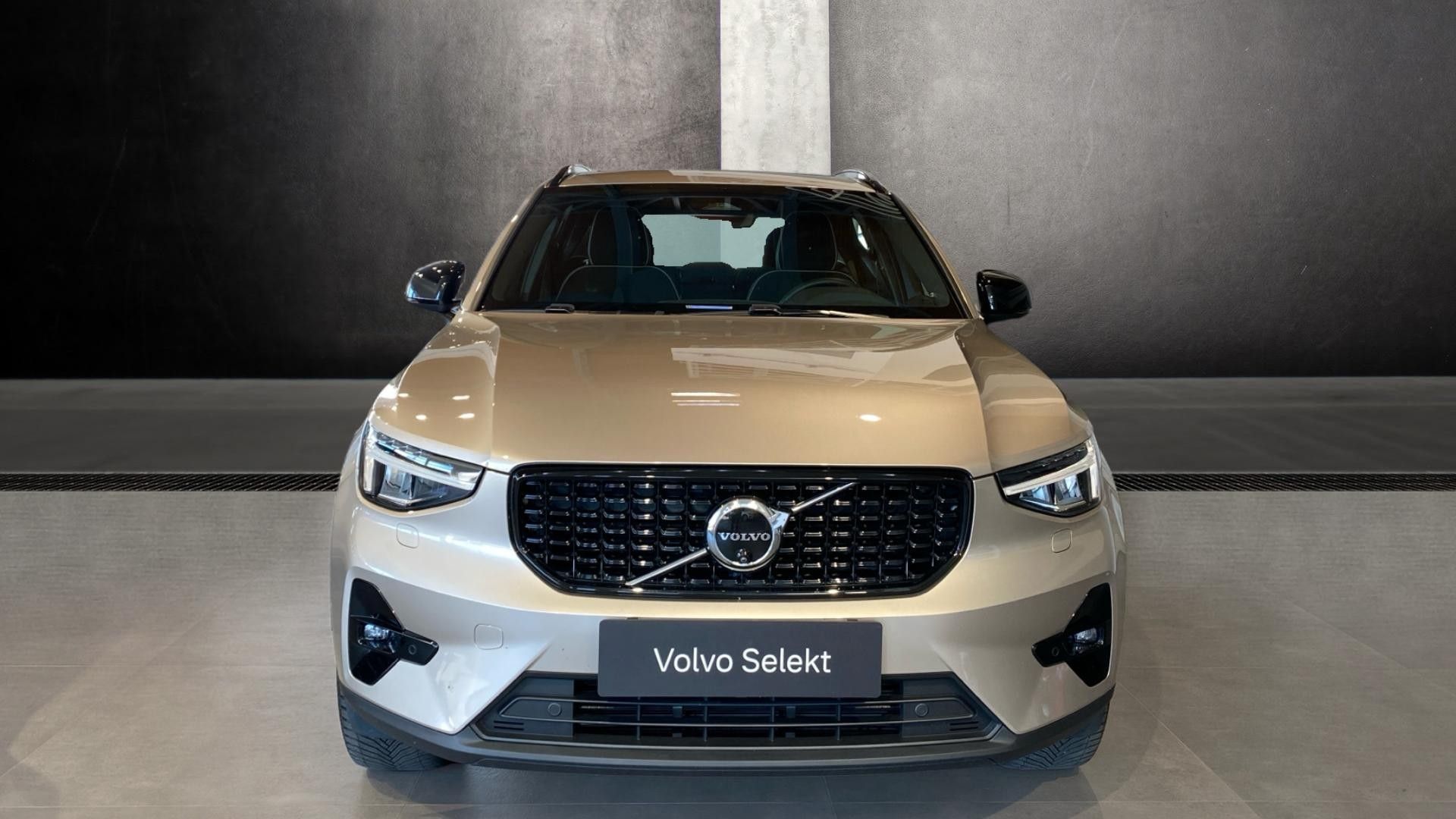 Volvo XC40, ULTIMATE DARK, B4 FWD, 145+10 - fotka 2