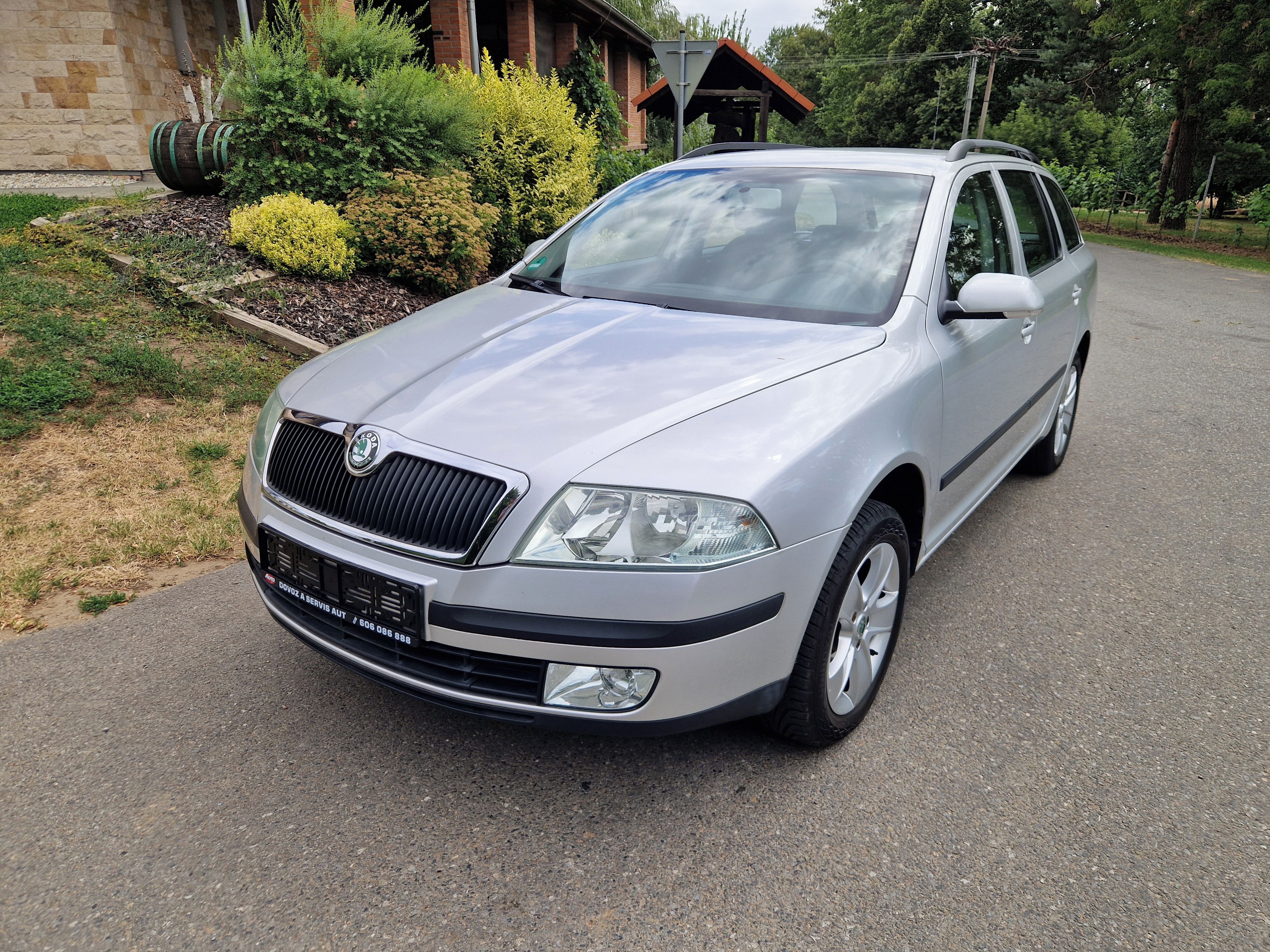 Škoda Octavia, 2 1,6 MPI 75 KW, tažné zař. - fotka 6