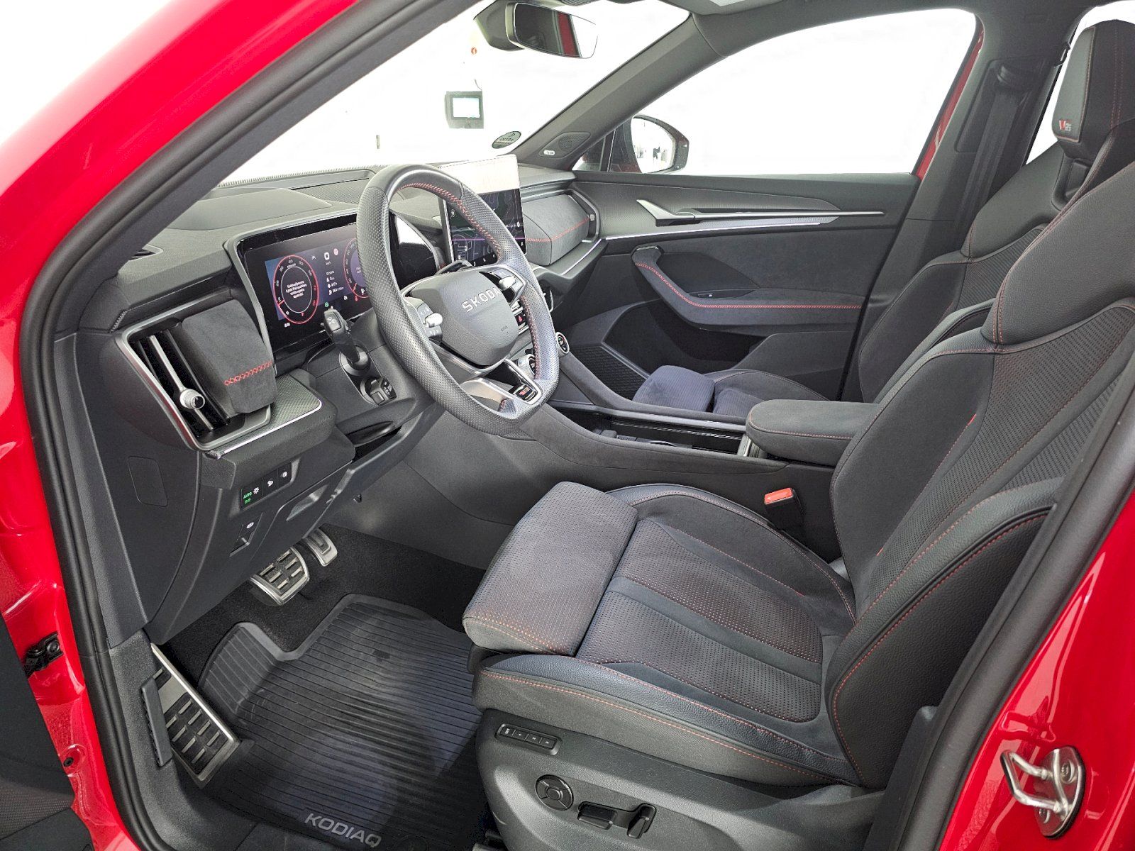 Škoda Kodiaq, RS 2.0TSi 195kW WEBASTO TAŽNÉ - fotka 6