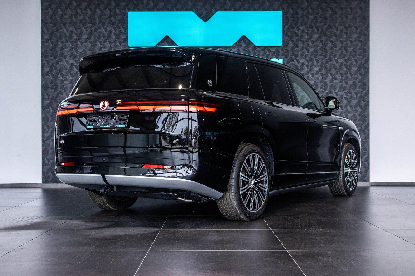 Denza N9, 2.0T PHEV, Nové - fotka 3