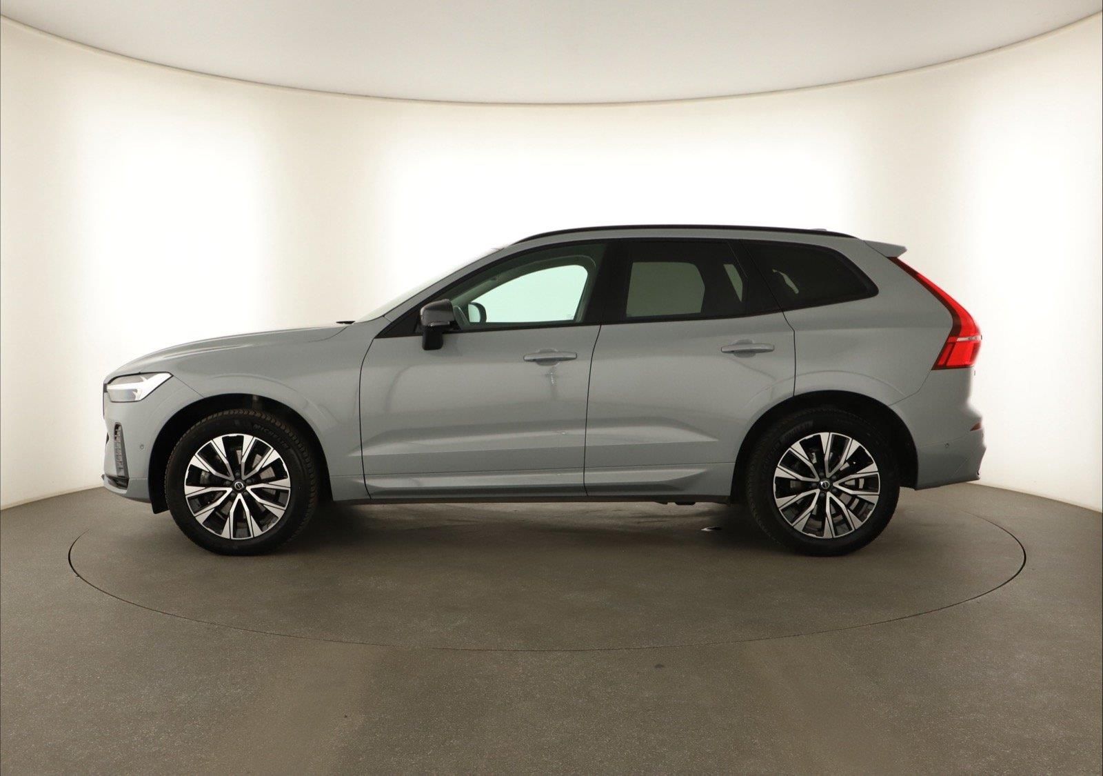 Volvo XC60, B4 AWD, Pano, 360°, DPH - fotka 3