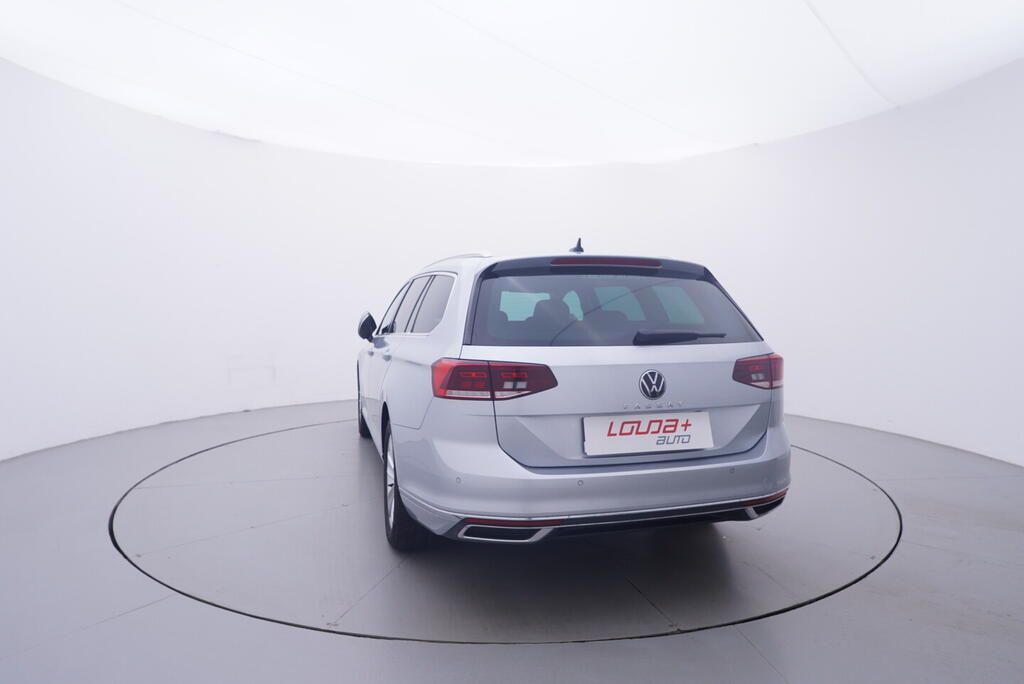 Volkswagen Passat, Elegance 2.0 TDI 110 kW - fotka 4