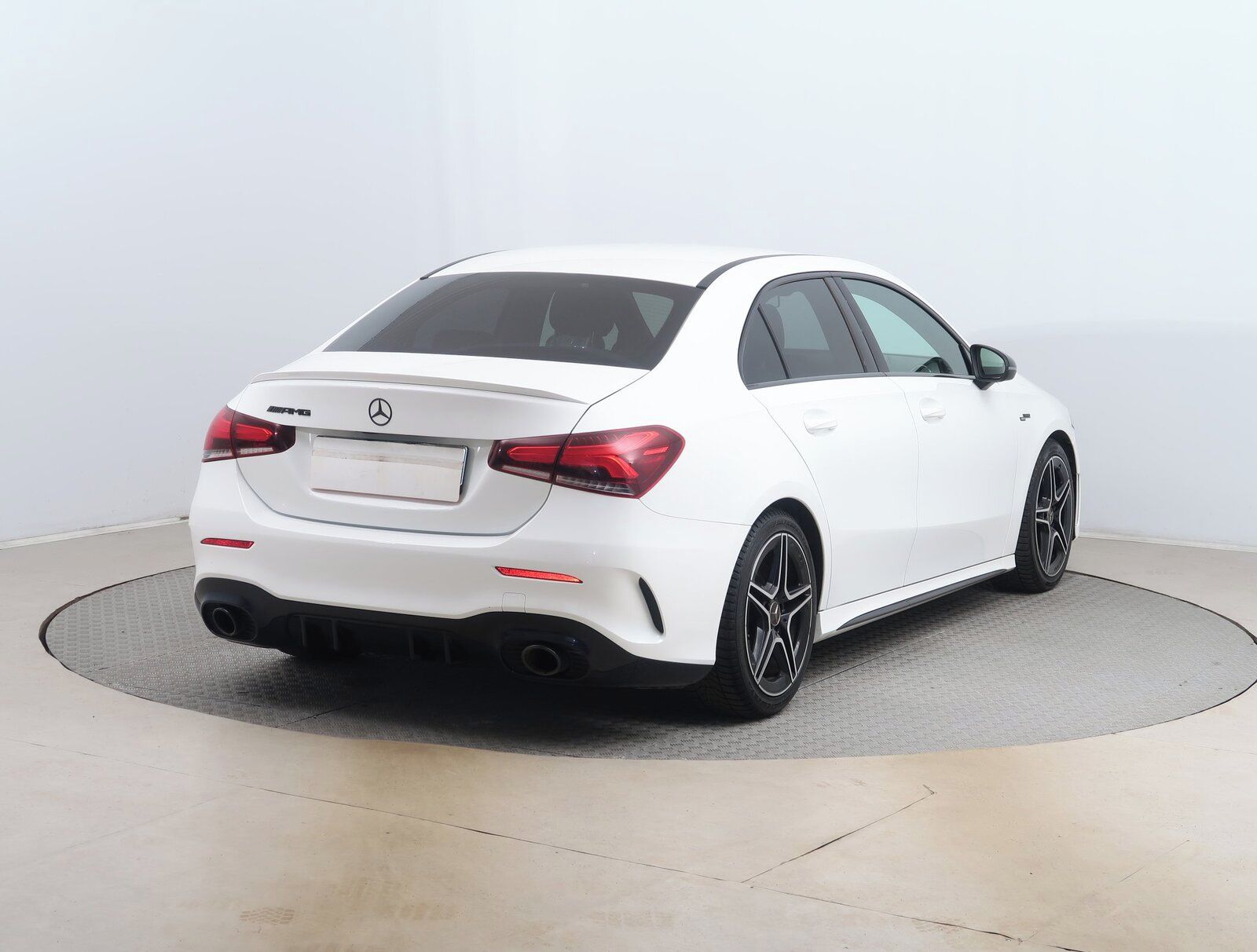 Mercedes-Benz Třídy A, 35 AMG 4MATIC, AMG line, 4X4 - fotka 5
