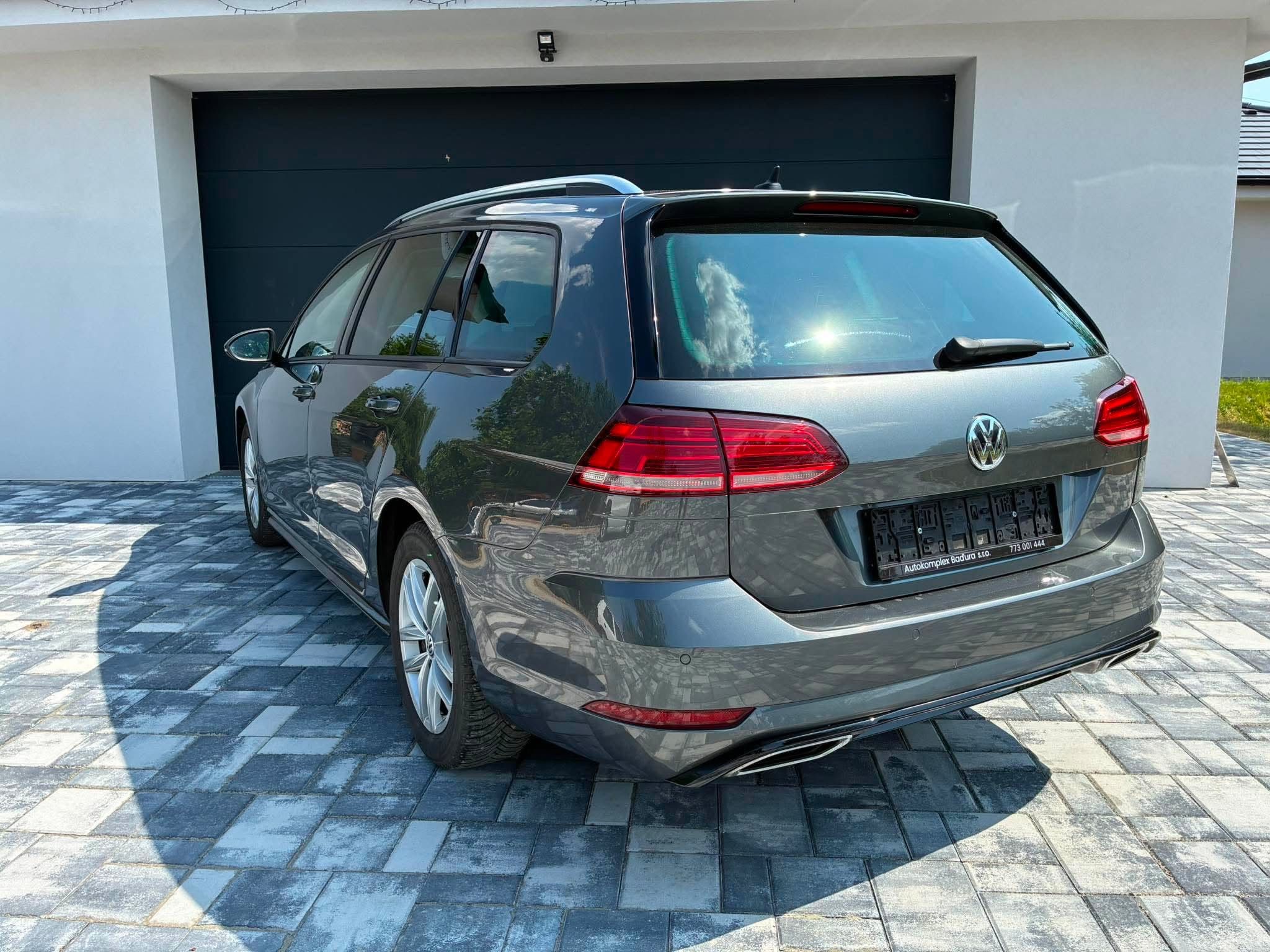 Volkswagen Golf, Variant 1.5 TSI R-Line - fotka 3