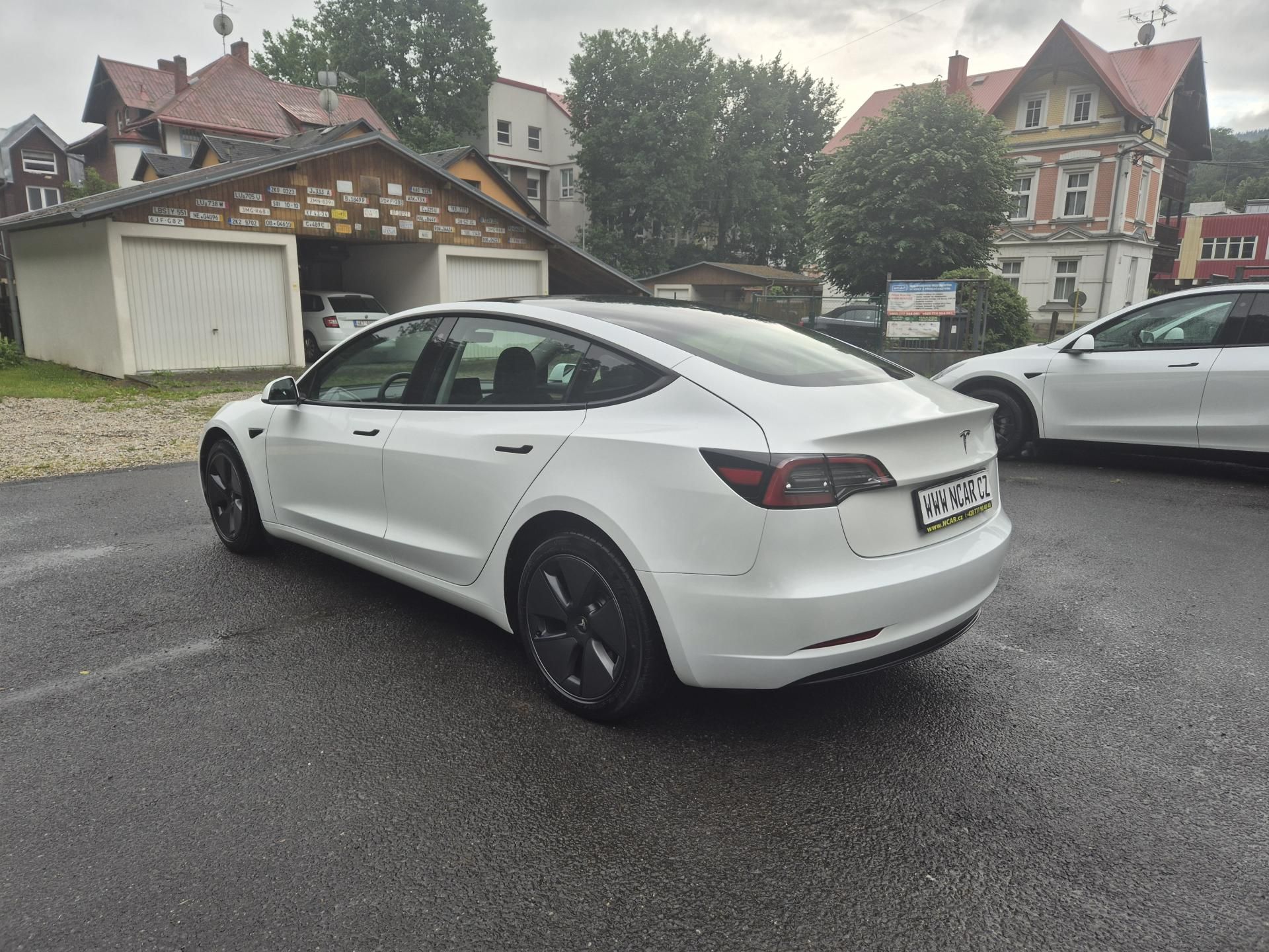 Tesla Model 3, STANDART RANGE 208kw SOH 93,6% - fotka 4