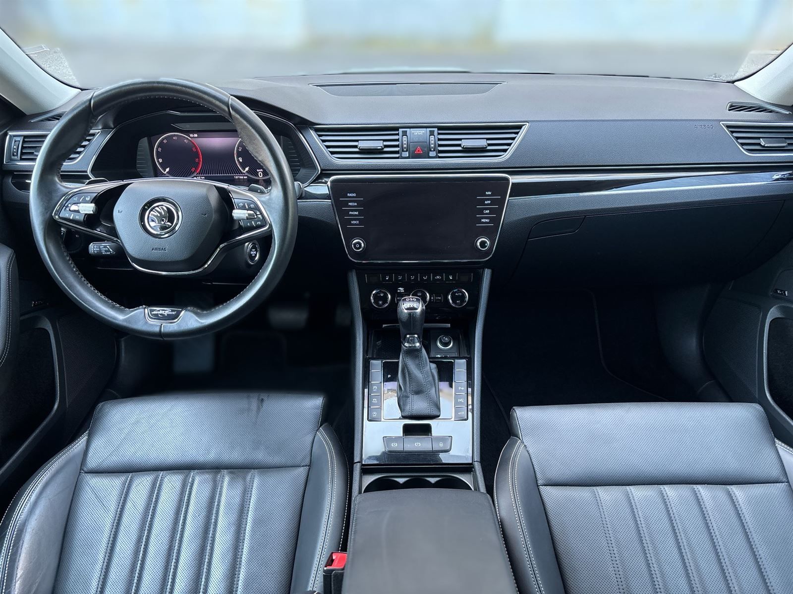 Škoda Superb, Combi 2.0 TDI 4x4 DSG L&K - fotka 5
