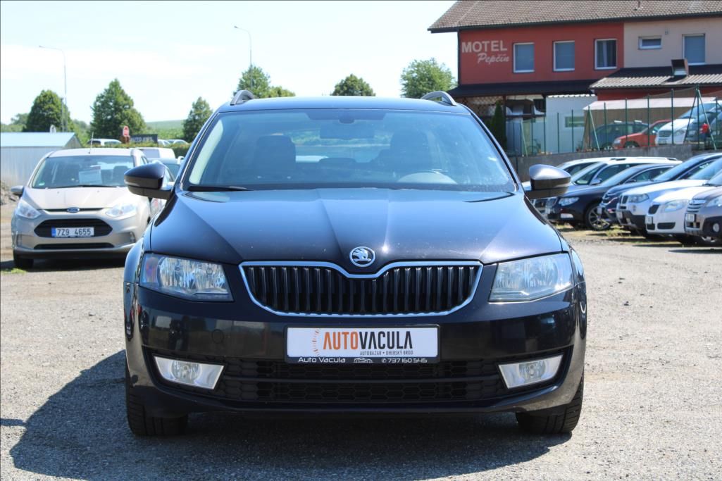Škoda Octavia, 1,6 TDi  DSG,STLYLE,SERVISKA - fotka 2