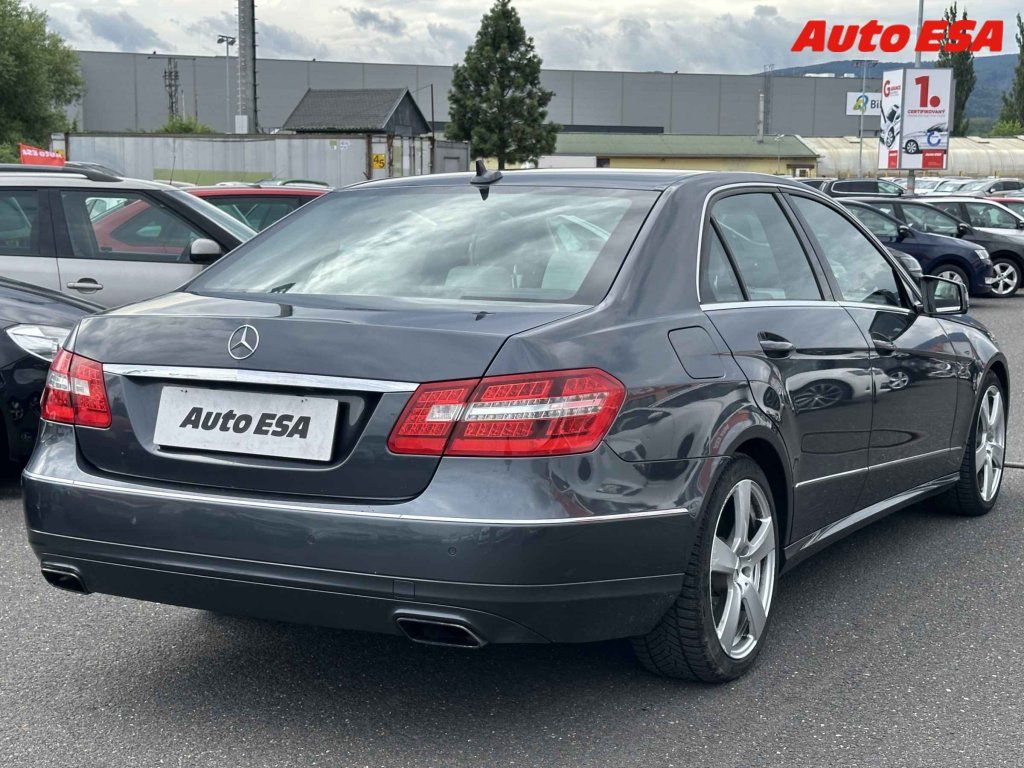 Mercedes-Benz Třídy E, E300DCi - fotka 4