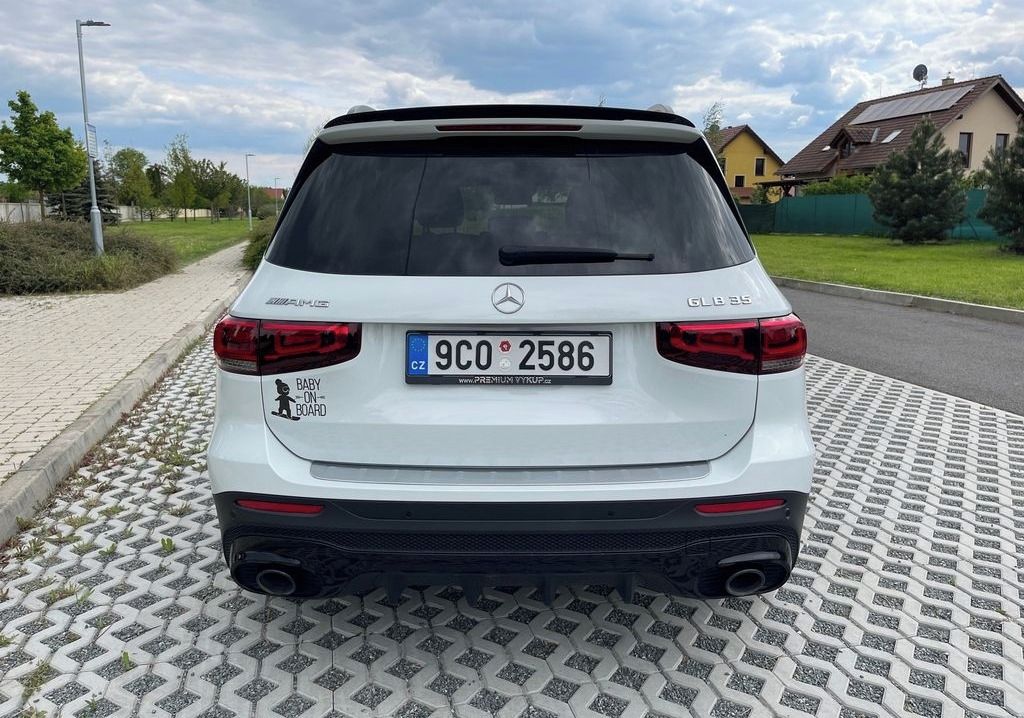 Mercedes-Benz GLB, 35 AMG 306 koní - fotka 3