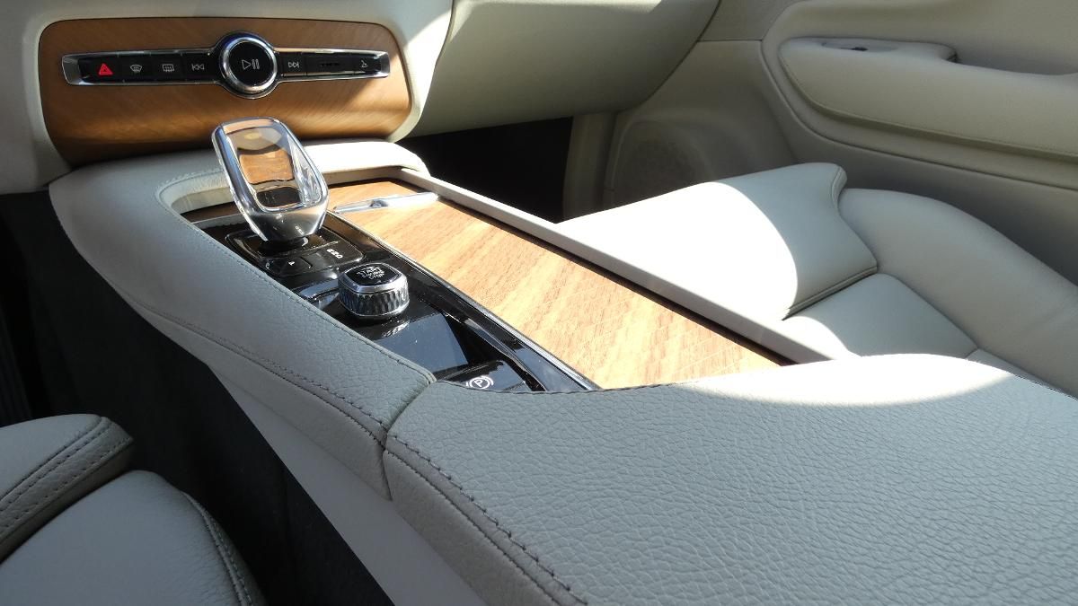 Volvo XC90, T8 AWD Recharge Inscription AT - fotka 6