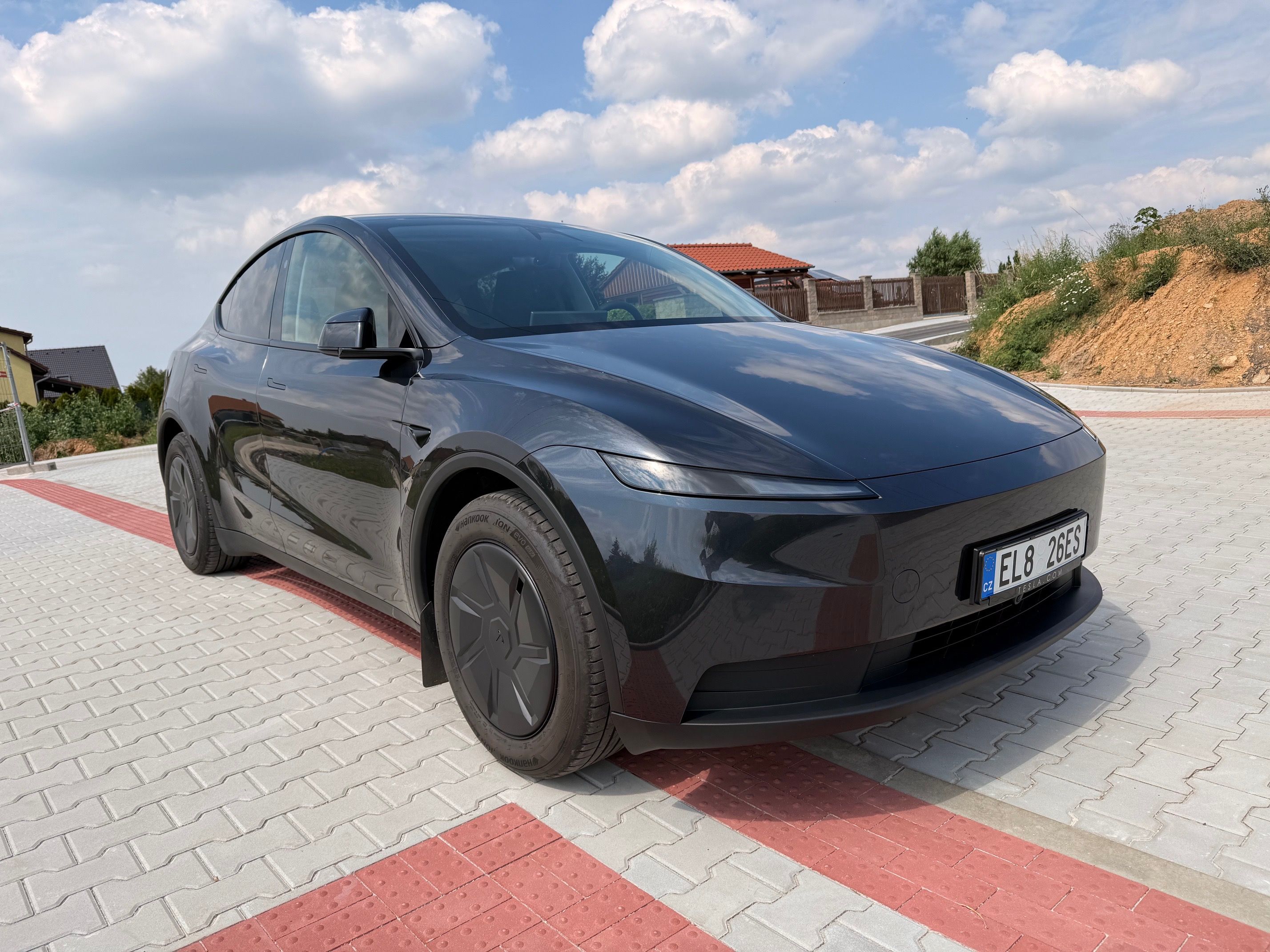 Tesla Model Y, Standard 220kw LFP - fotka 2