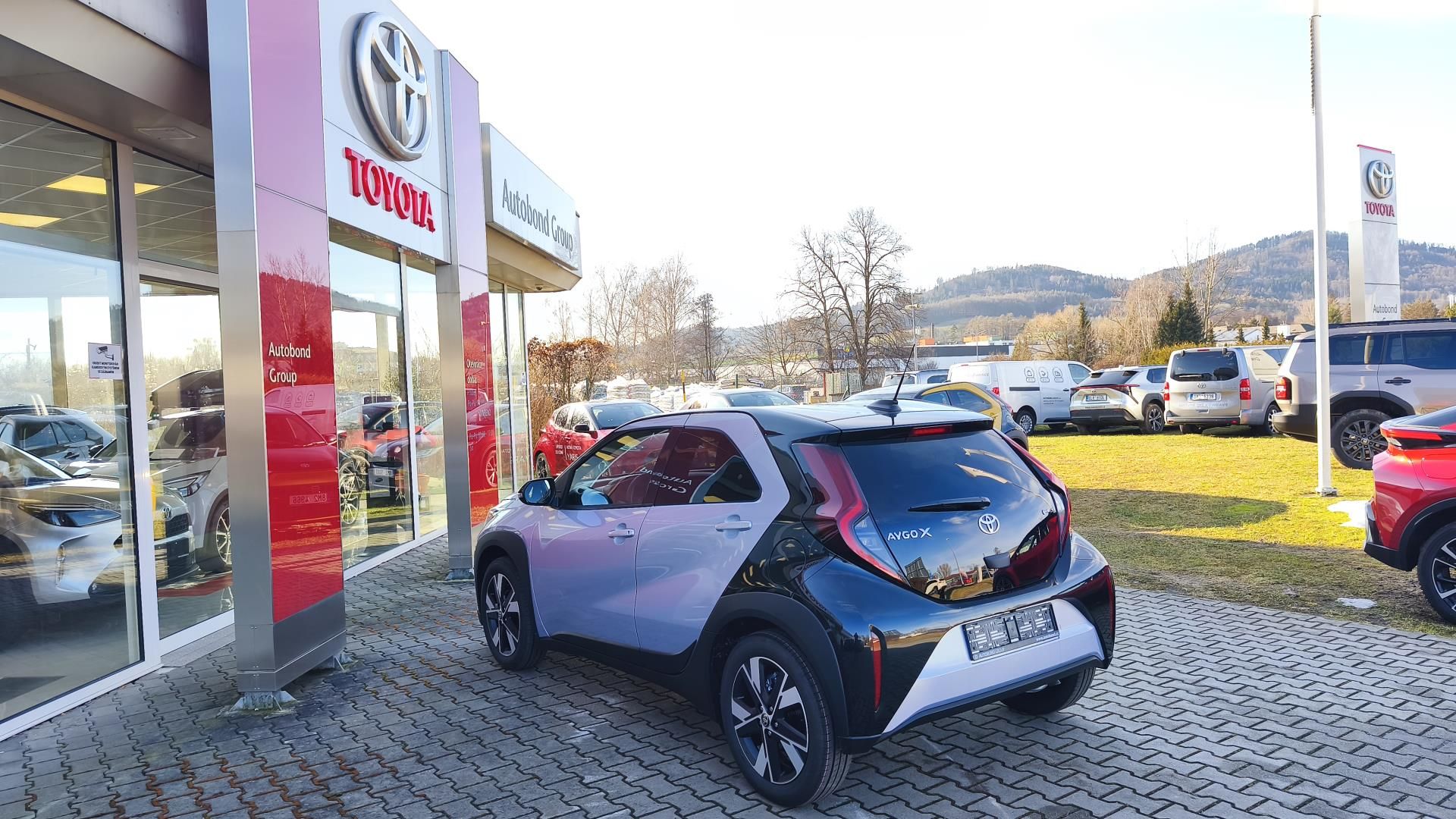 Toyota Aygo, 1.5 HEV STYLE - fotka 6