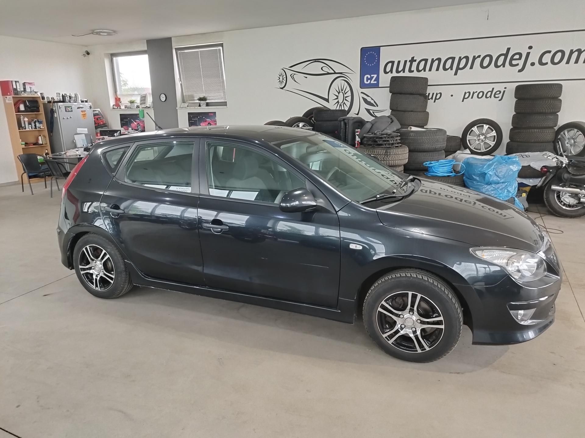 Hyundai i30, 1,6I,93KW,AUTOMAT,ALU,naj.63t - fotka 4