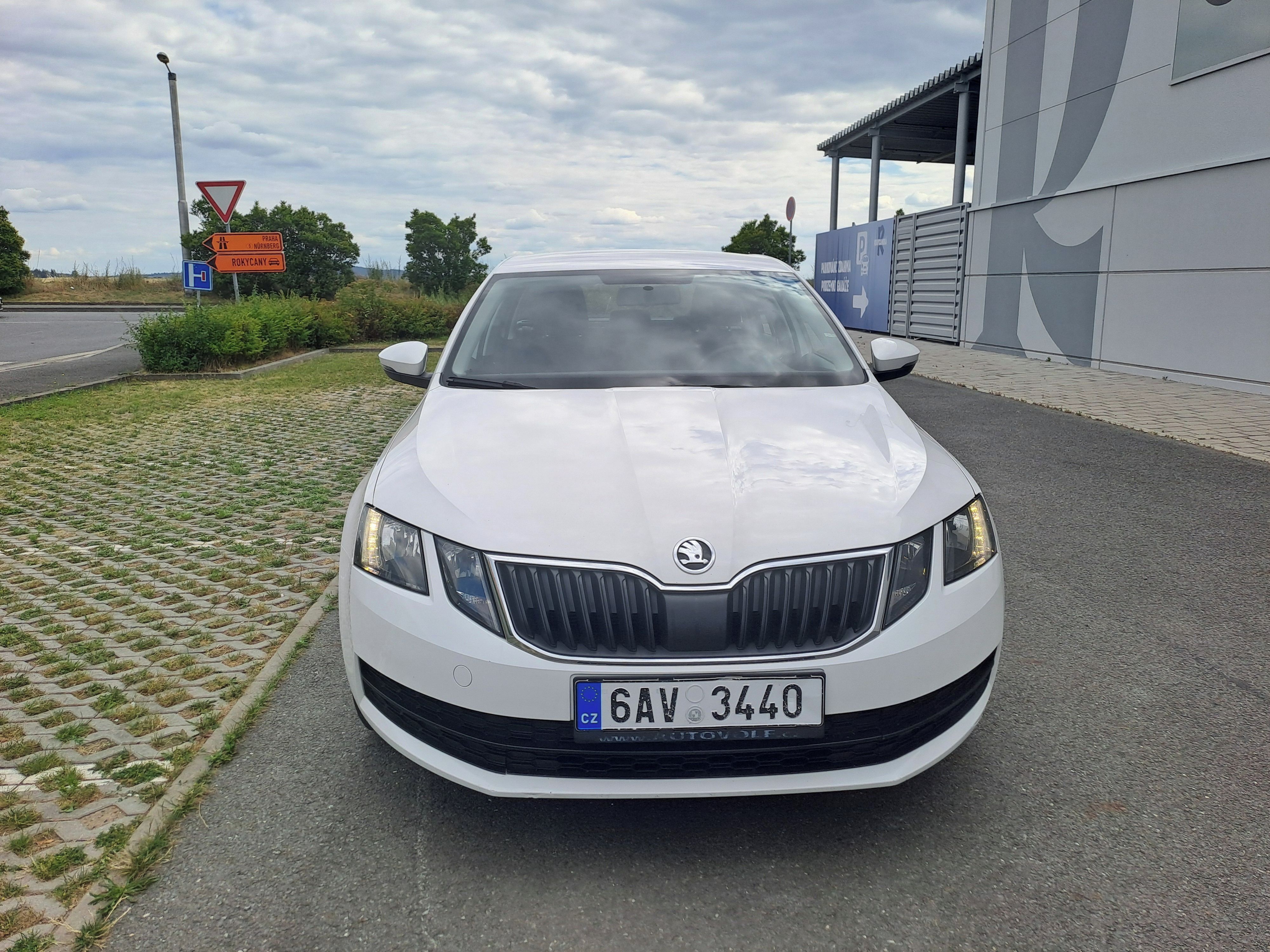 Škoda Octavia, 1.6TDI 85KW 1.MAJ VELMI PĚKNÁ - fotka 2