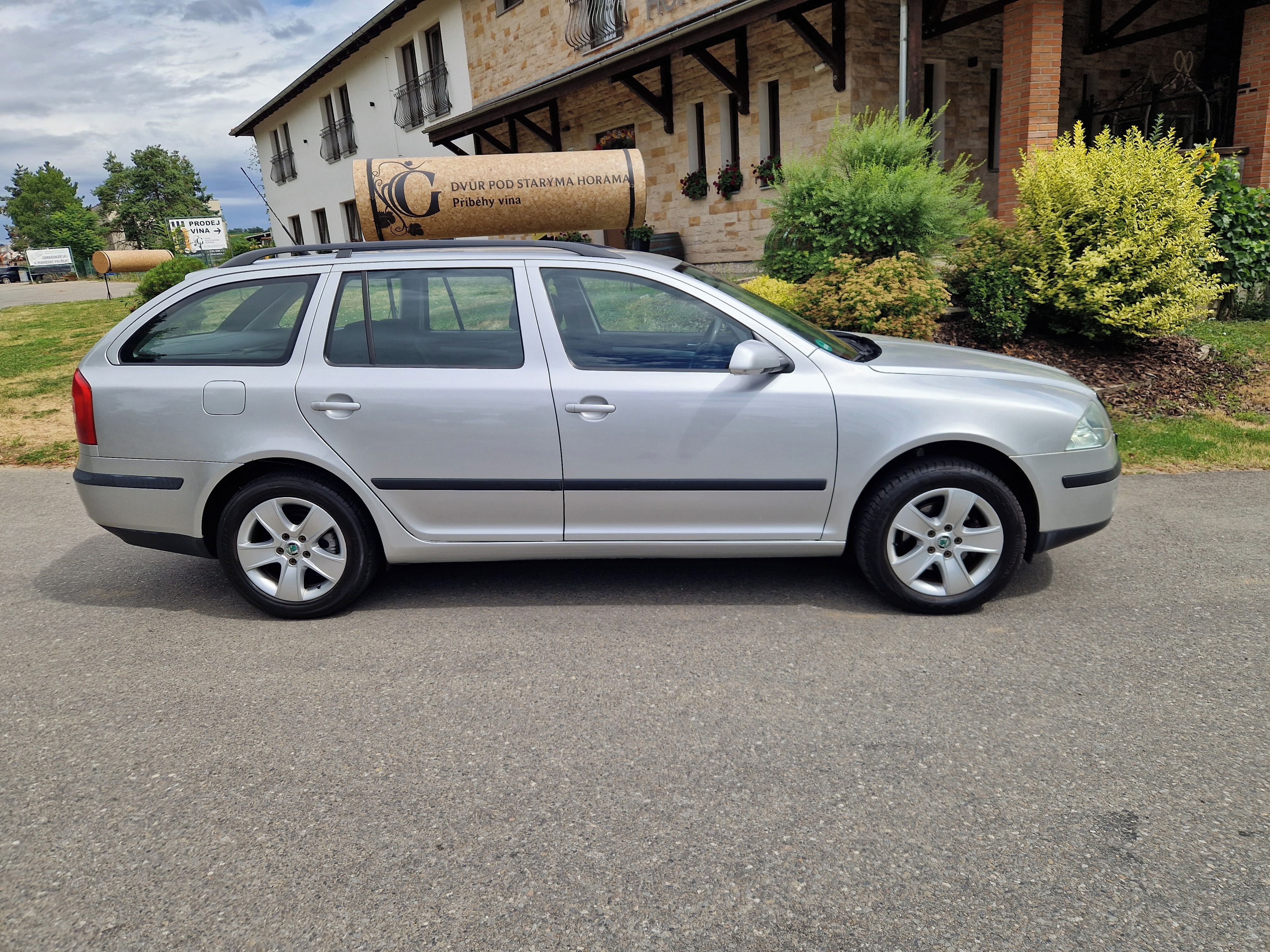 Škoda Octavia, 2 1,6 MPI 75 KW, tažné zař. - fotka 3