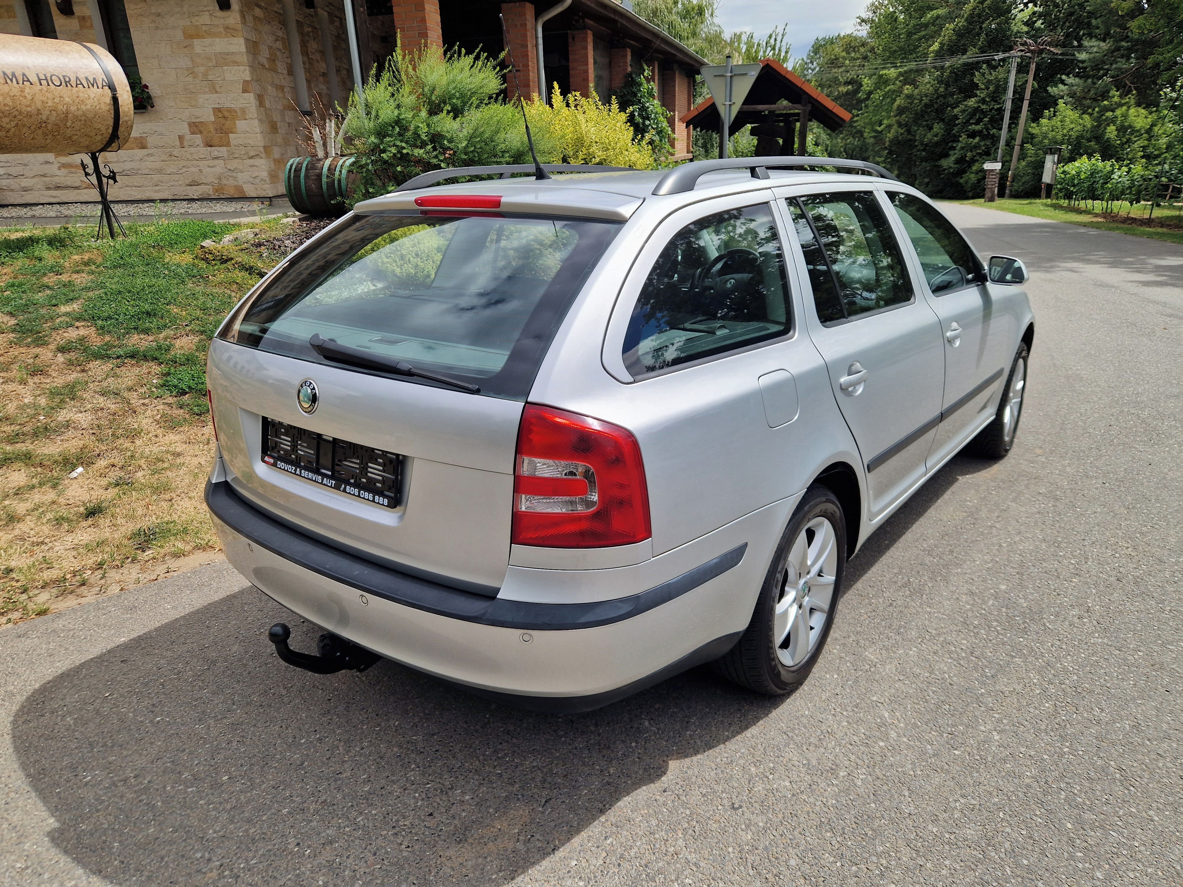 Škoda Octavia, 2 1,6 MPI 75 KW, tažné zař. - fotka 4