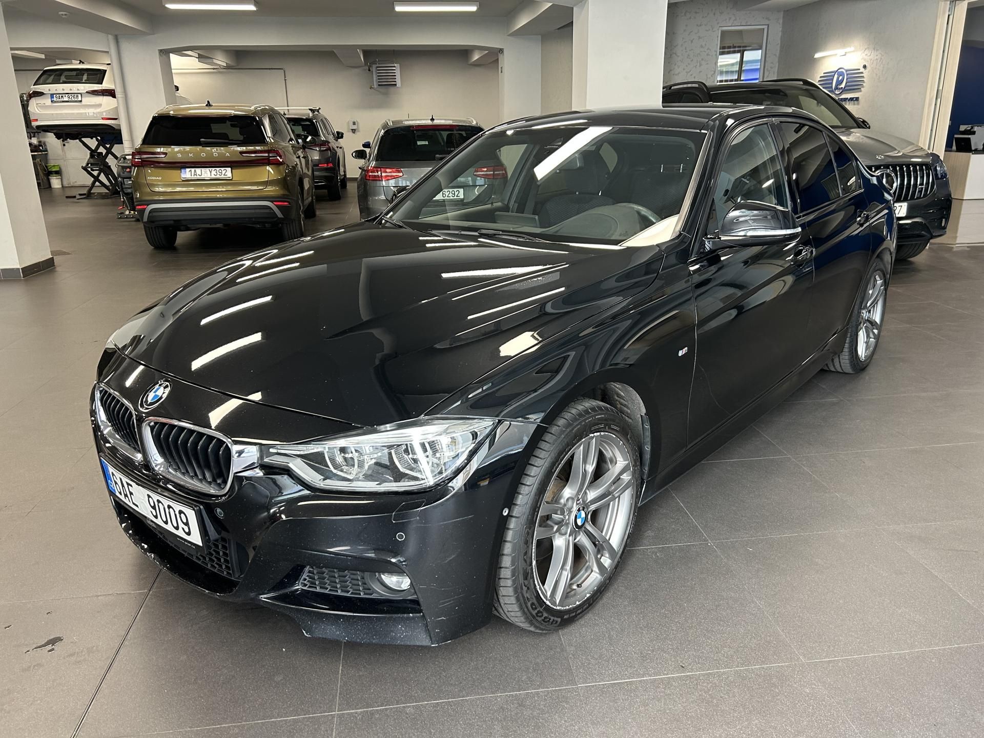BMW Řada 3, 320d xDrive M SPORT HUD LED - fotka 2