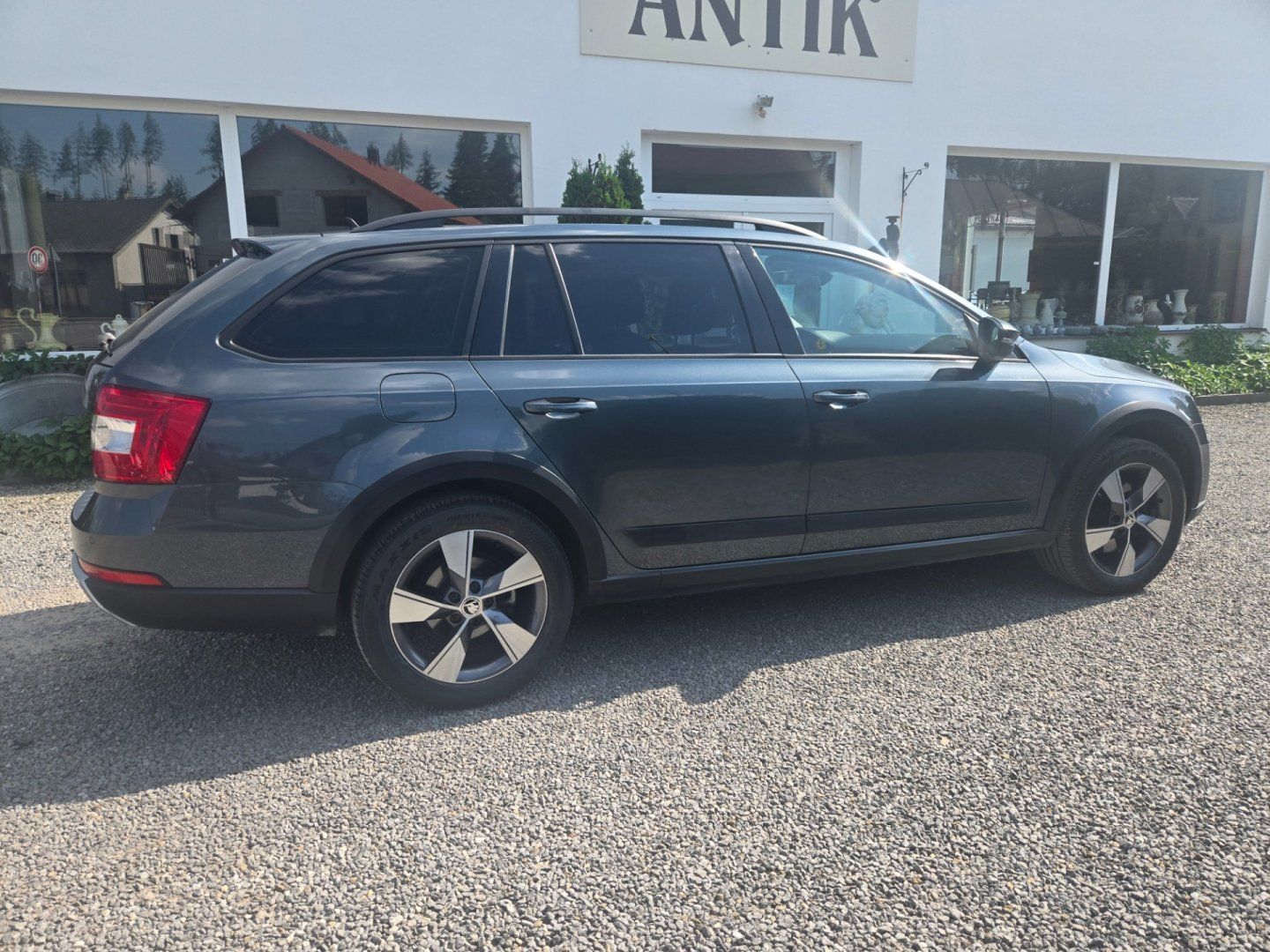 Škoda Octavia, 2.0 TDI SCOUT DSG TOP 4x4 - fotka 2