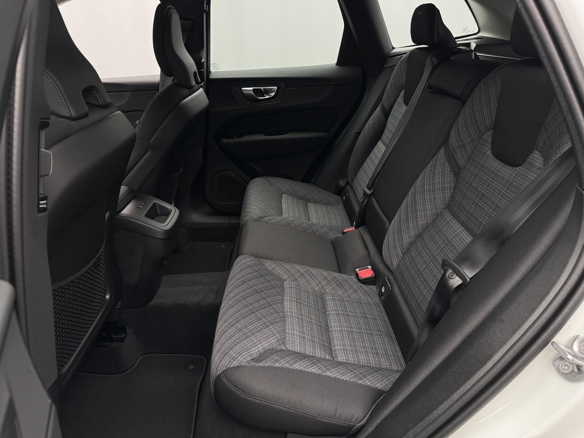 Volvo XC60, B5 AWD AUT CORE - fotka 6