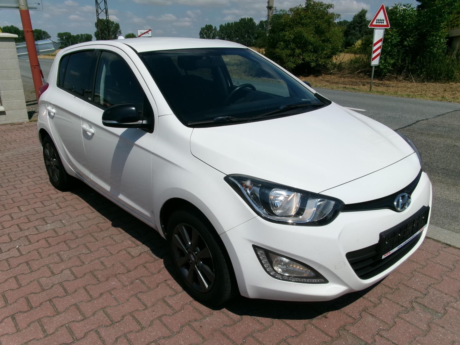 Hyundai i20, 1,2i KLIMA TEMP ALU BT USB - fotka 3