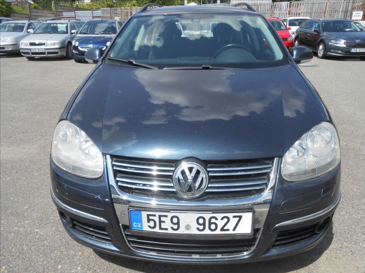 Volkswagen Golf, 1,6 i 75Kw - fotka 2