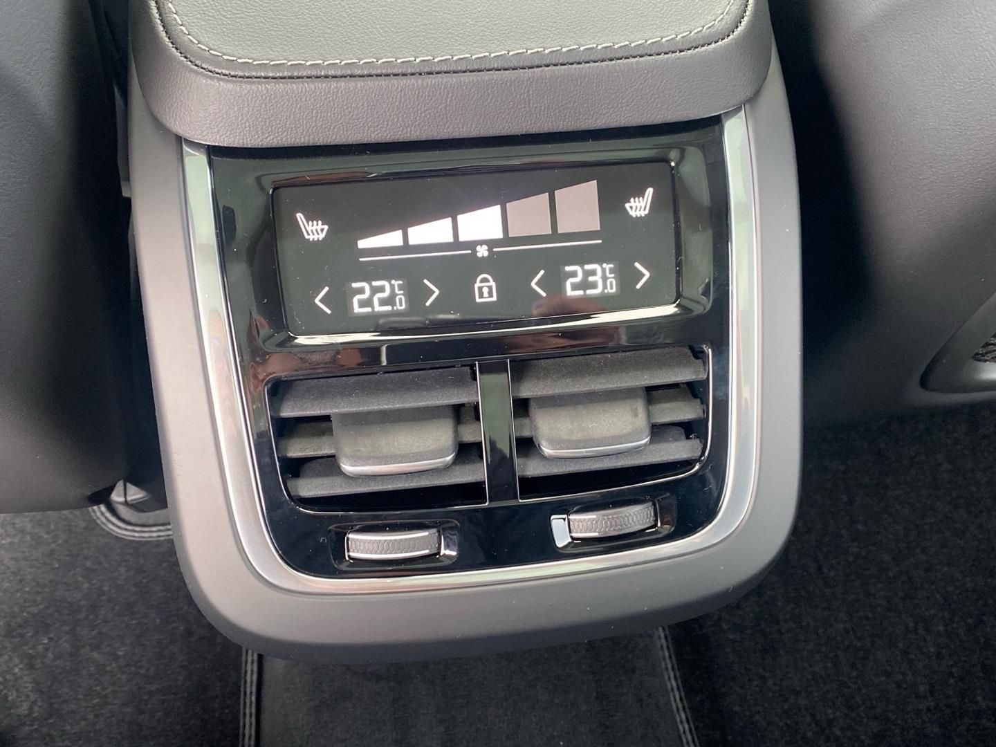 Volvo XC90, 2.0B5 AWD 184kW 4x4  ULTRA BRI - fotka 5