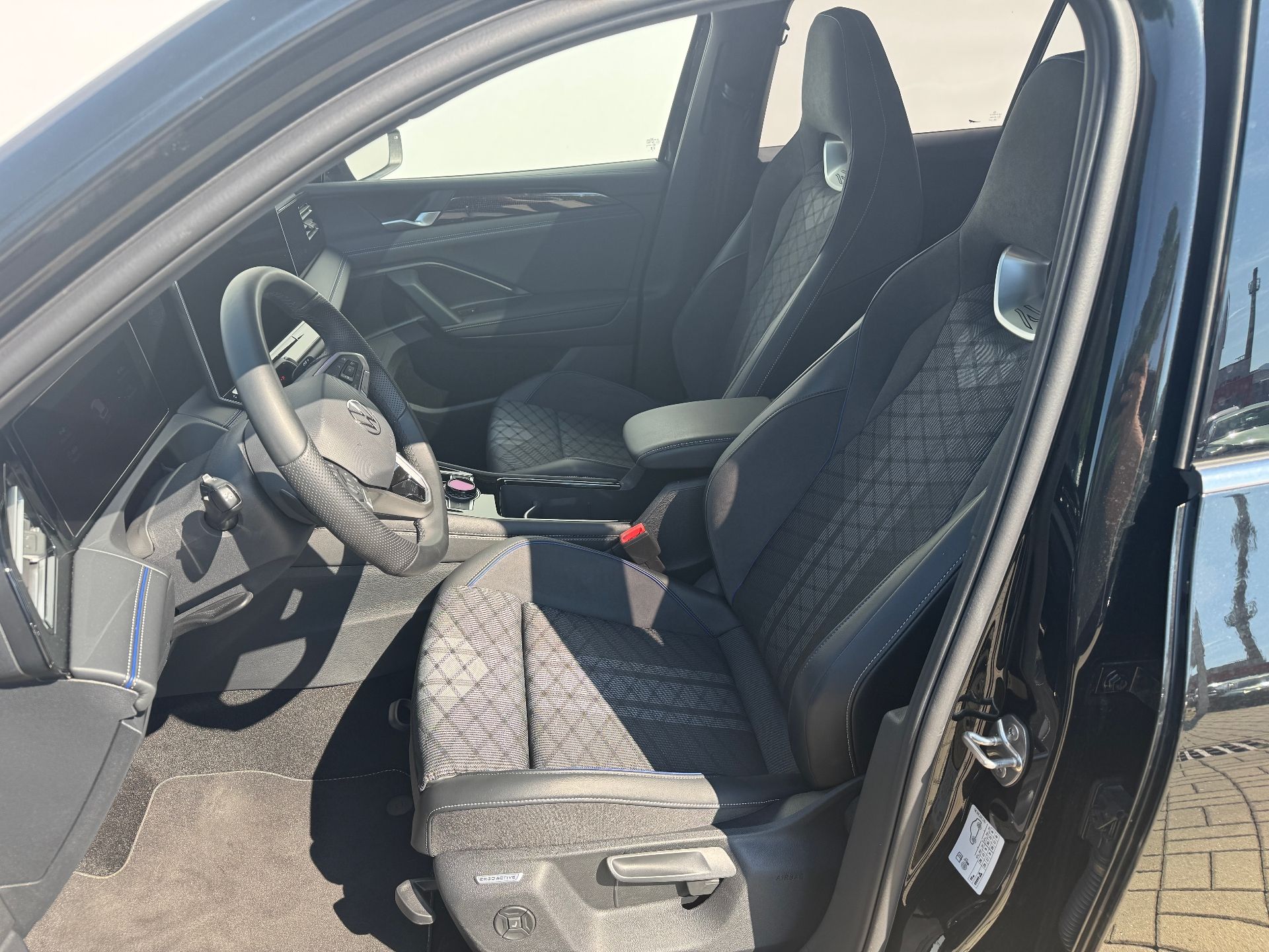Volkswagen Tiguan, R-Line People 200kW eHybrid - fotka 5