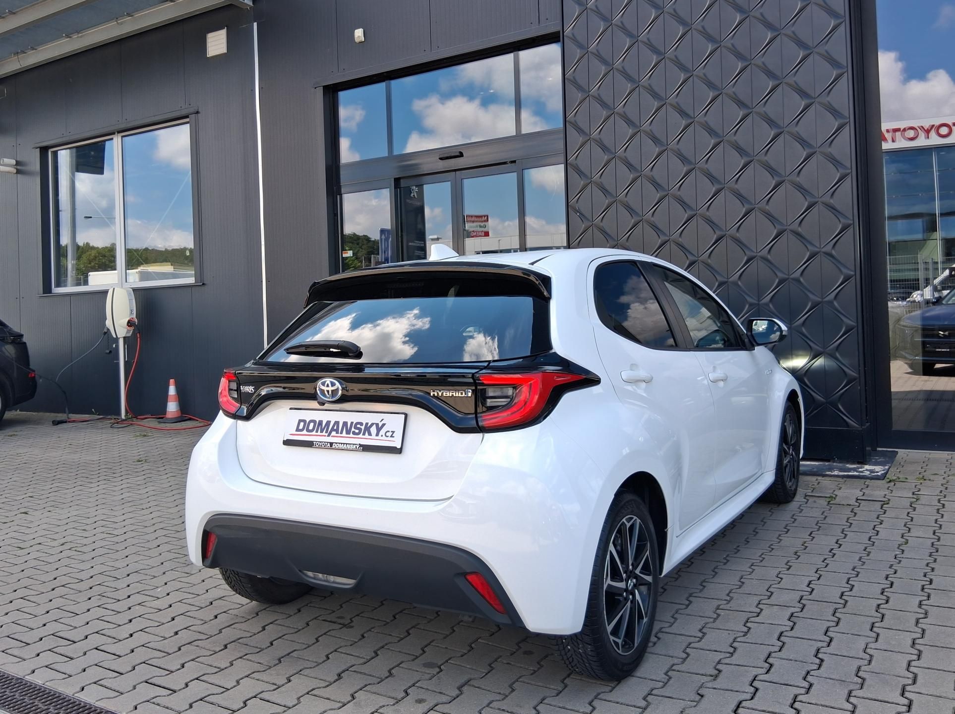 Toyota Yaris, COMFORT STYLE 1.5 Hyb. 85 kW - fotka 3