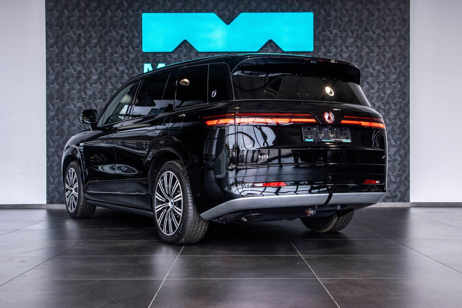 Denza N9, 2.0T PHEV, Nové - fotka 5