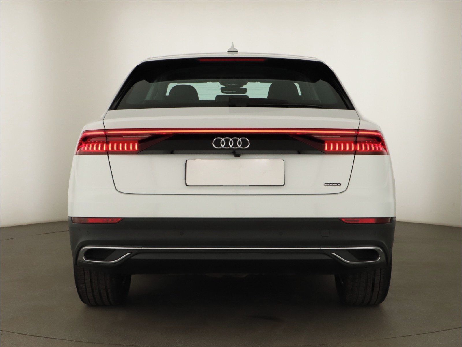 Audi Q8, 55 TFSI, Výhřev, Kamera - fotka 4