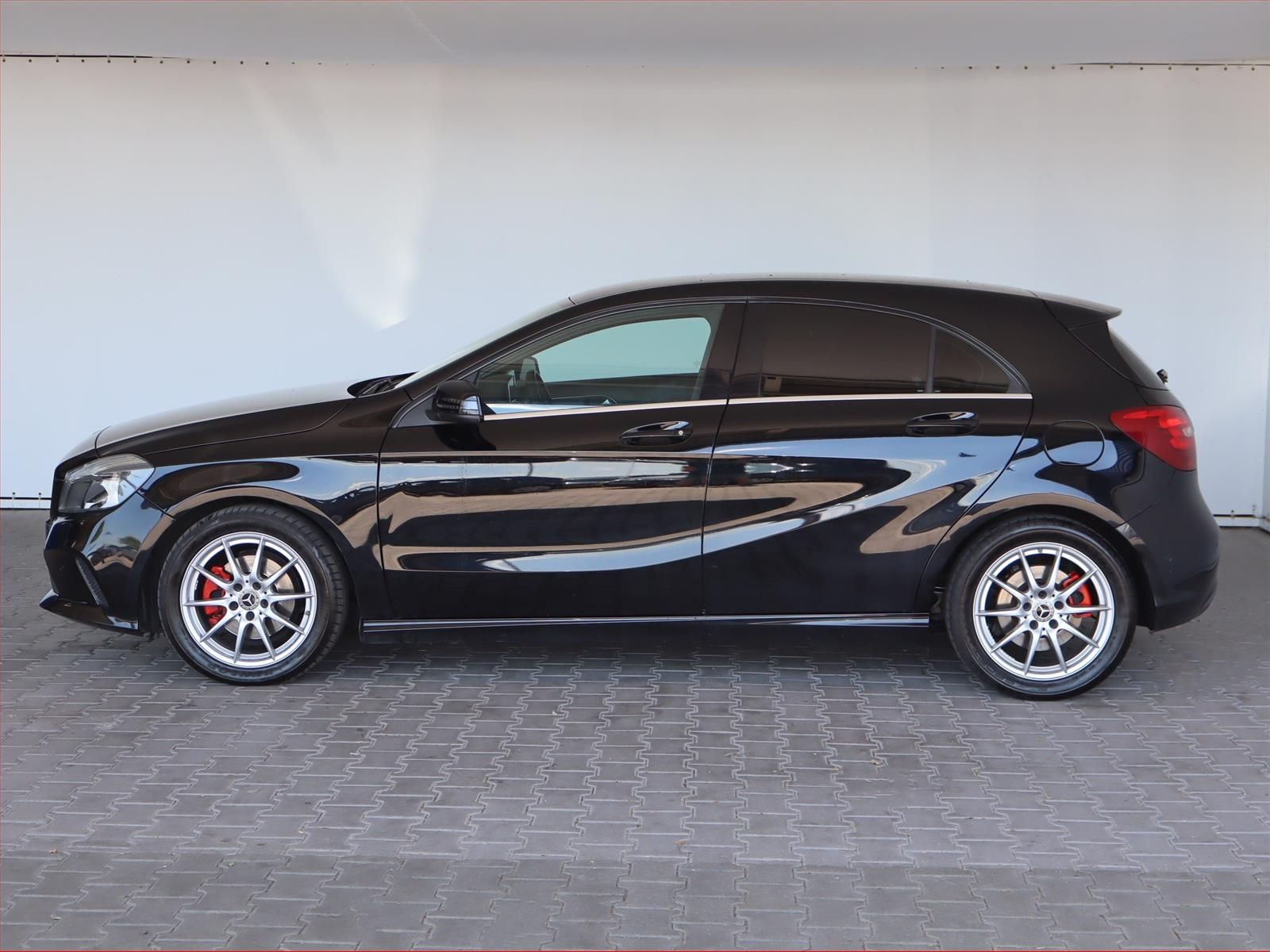 Mercedes-Benz Třídy A, 220 4MATIC, 4X4, Automat - fotka 3