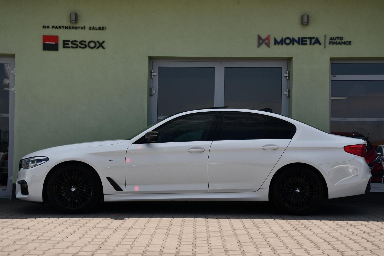 BMW Řada 5, 530D M-SPORT 2xKOLA - fotka 3