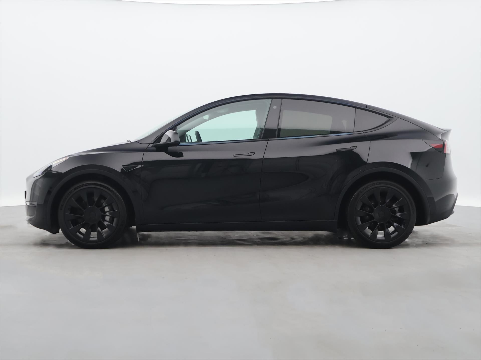Tesla Model Y, Long Range AWD SoH 92% Berlín - fotka 4